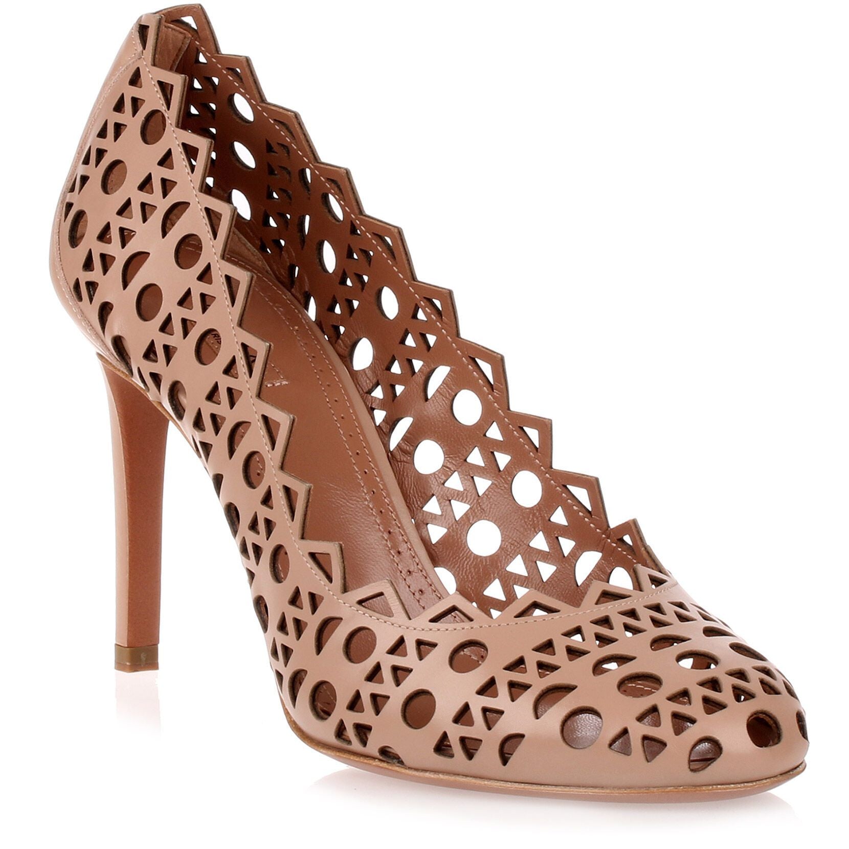 Beige leather laser-cut pump