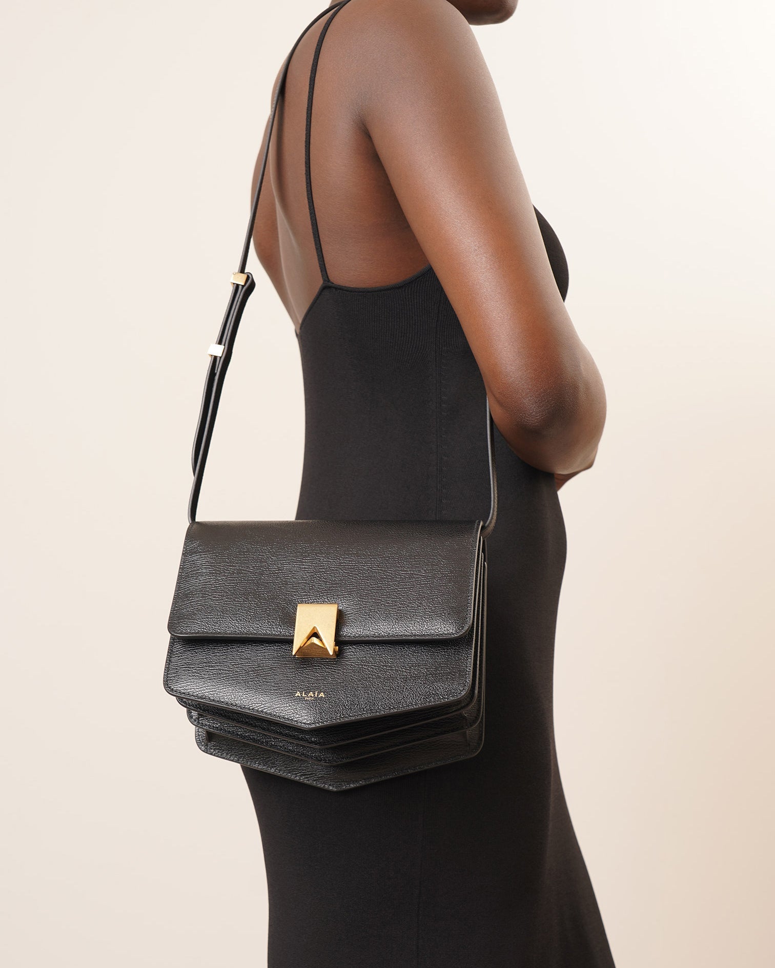 Le Papa black grained leather bag