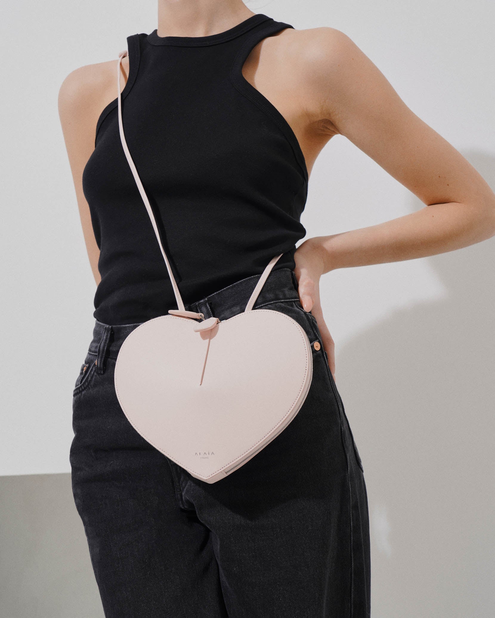 Le Coeur pink leather crossbody bag