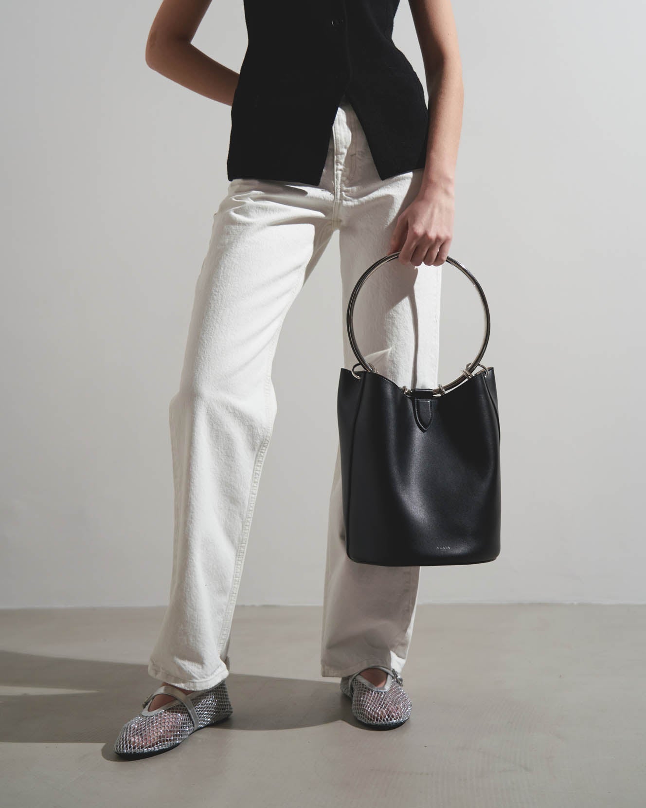 Ring black leather bucket bag