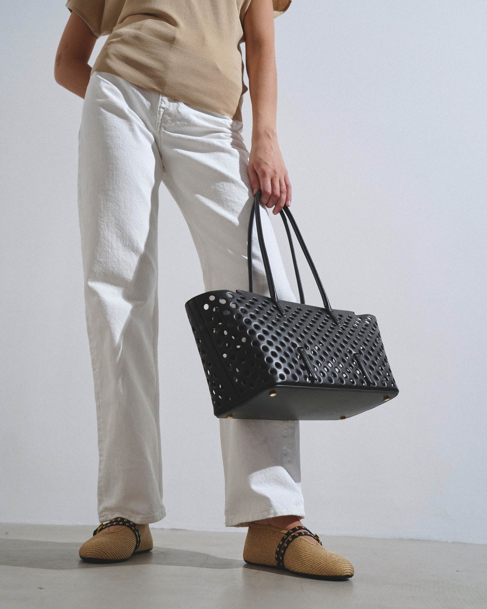 Neo Mina 32 black bag