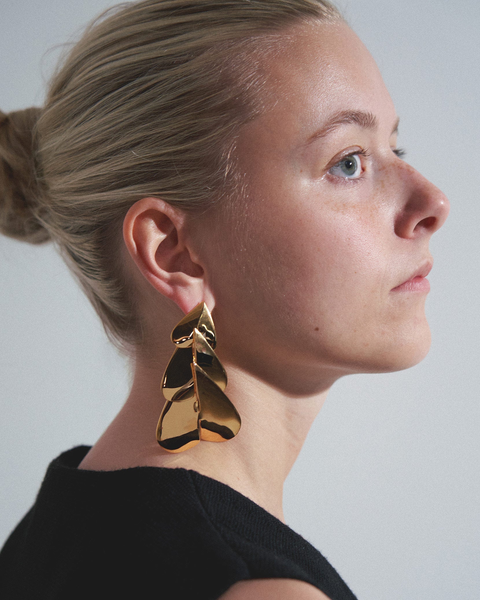 Le Coeur long gold earrings