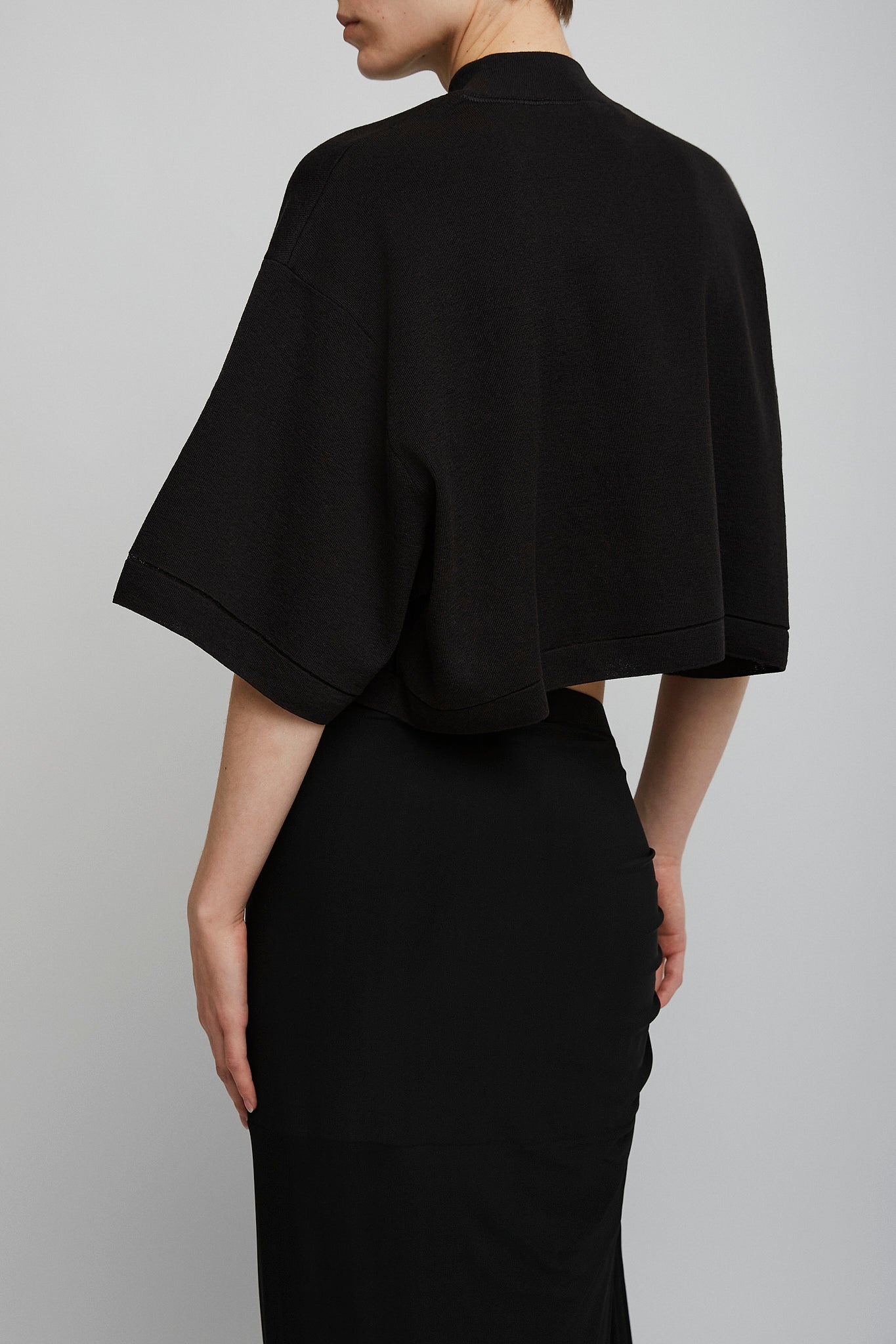 Knitted cropped black top