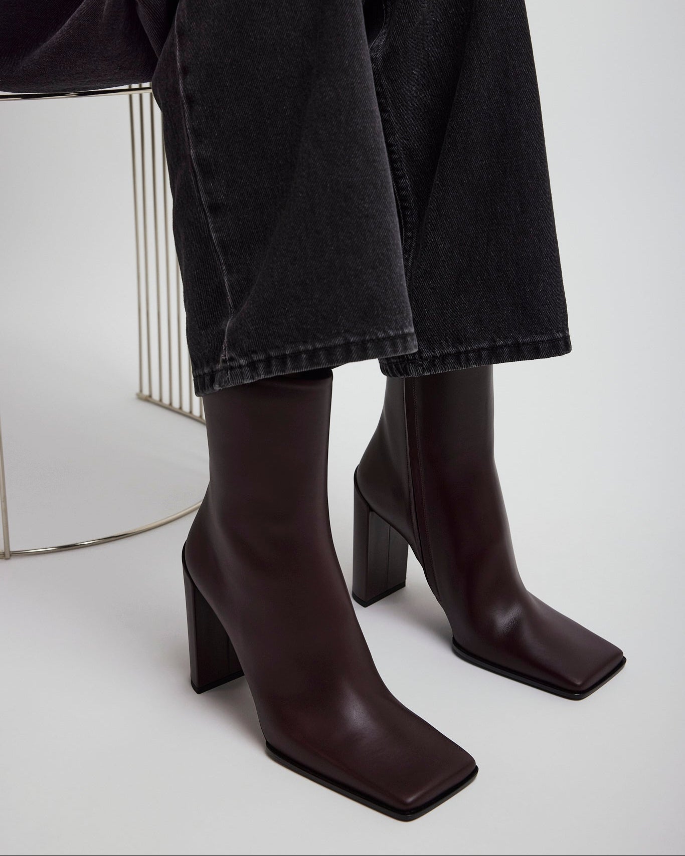 Square 90 brown ankle boots