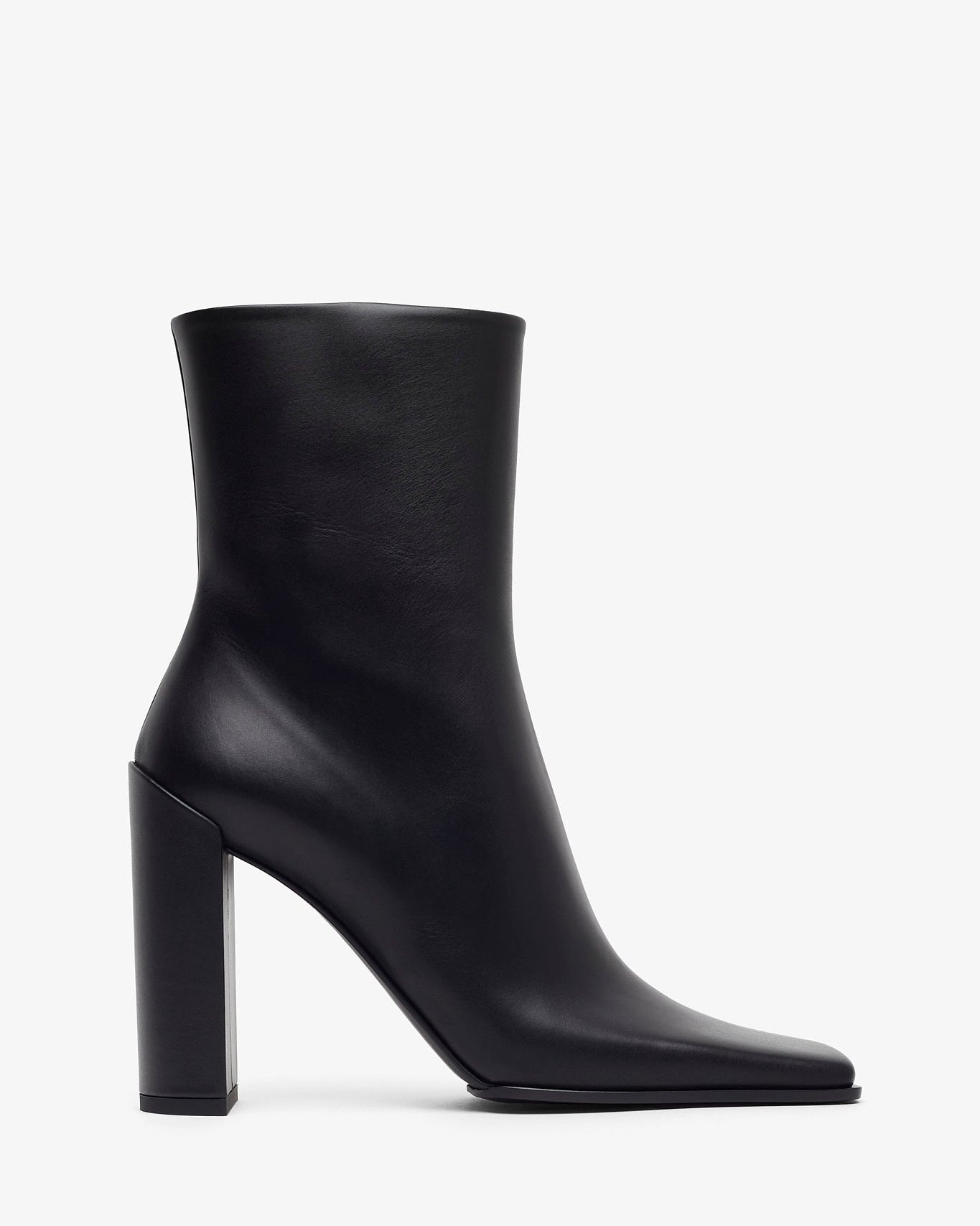Square 90 black ankle boots