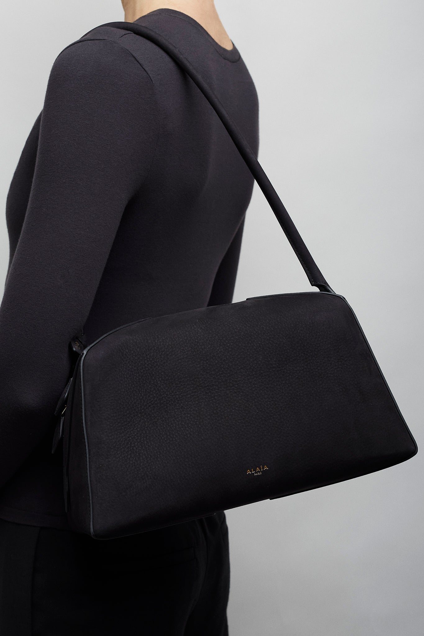 Le Bouledogue Medium black nubuck bag