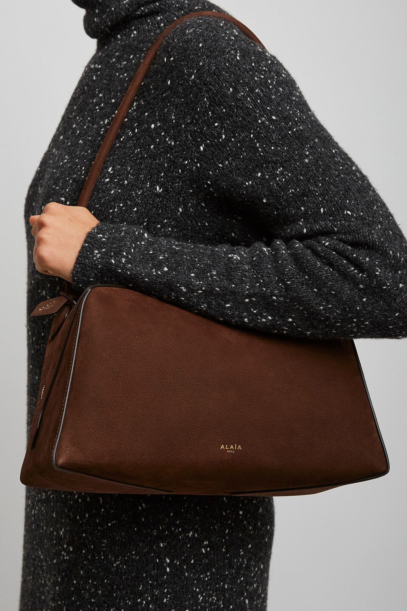 Le Bouledogue Medium brown nubuck bag
