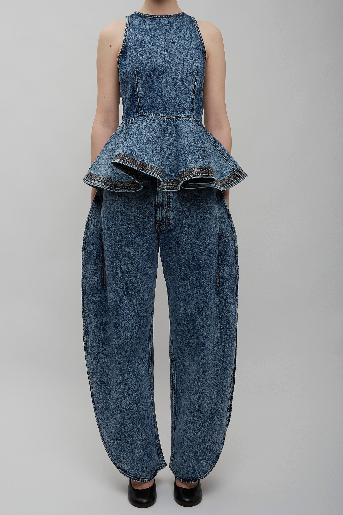 Blue petal denim pants