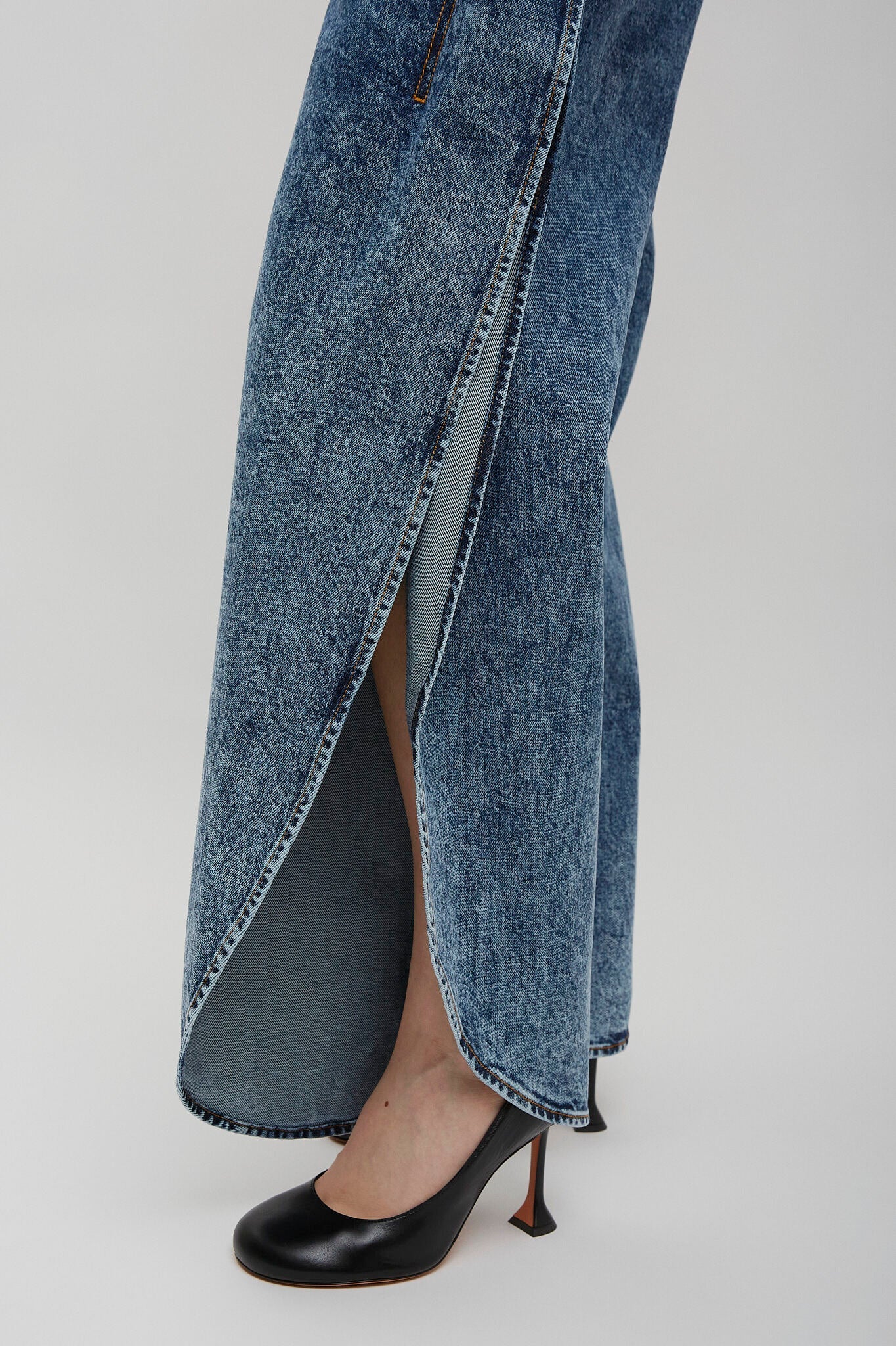 Blue petal denim pants