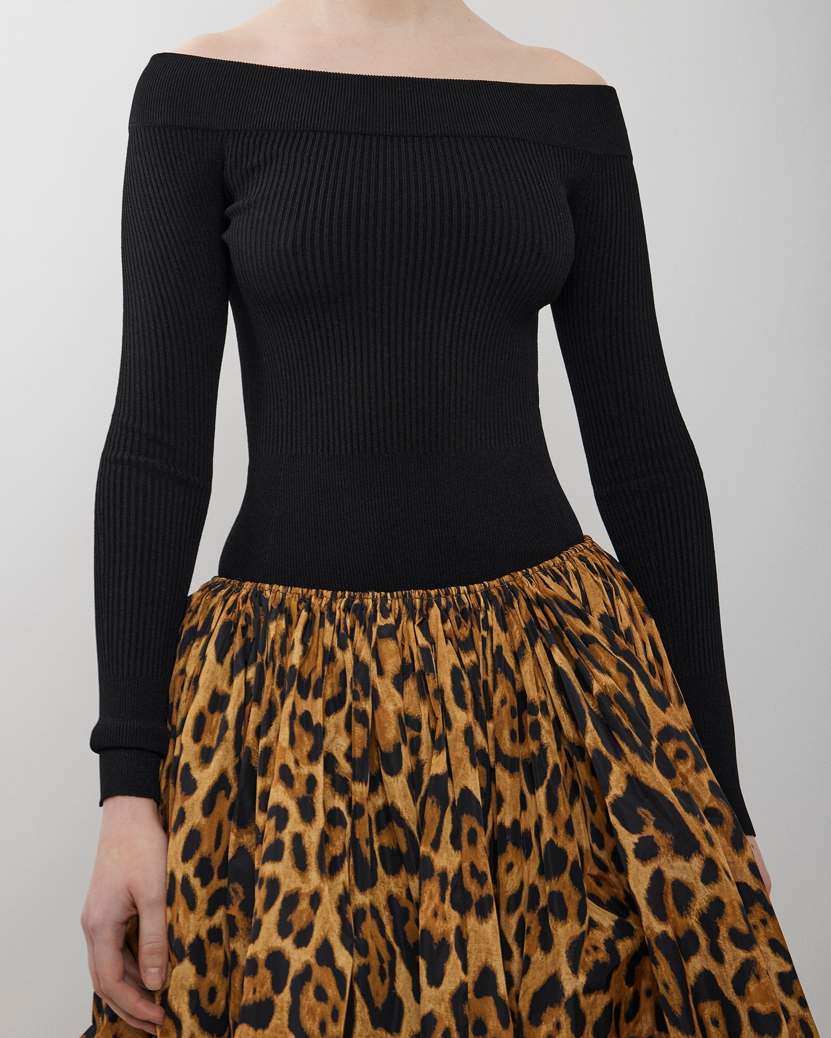 Off-Shoulder black body