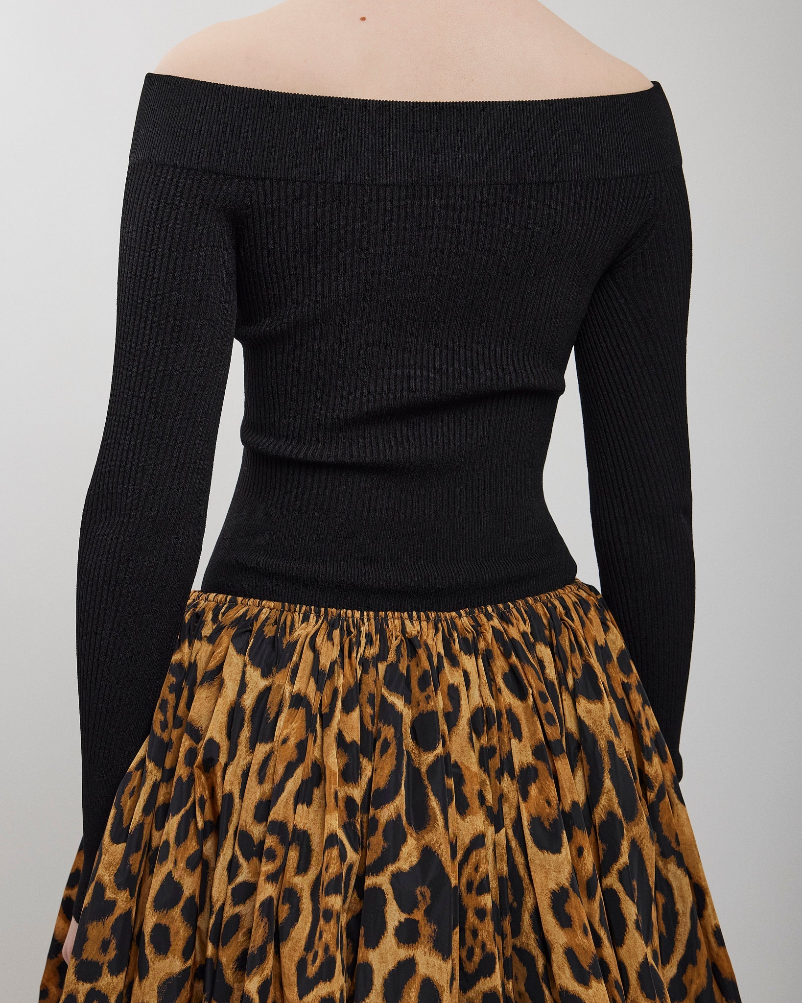 Off-Shoulder black body