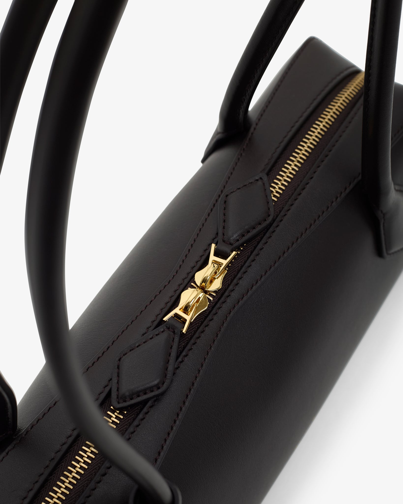 Le Teckel Medium brown smooth leather bag
