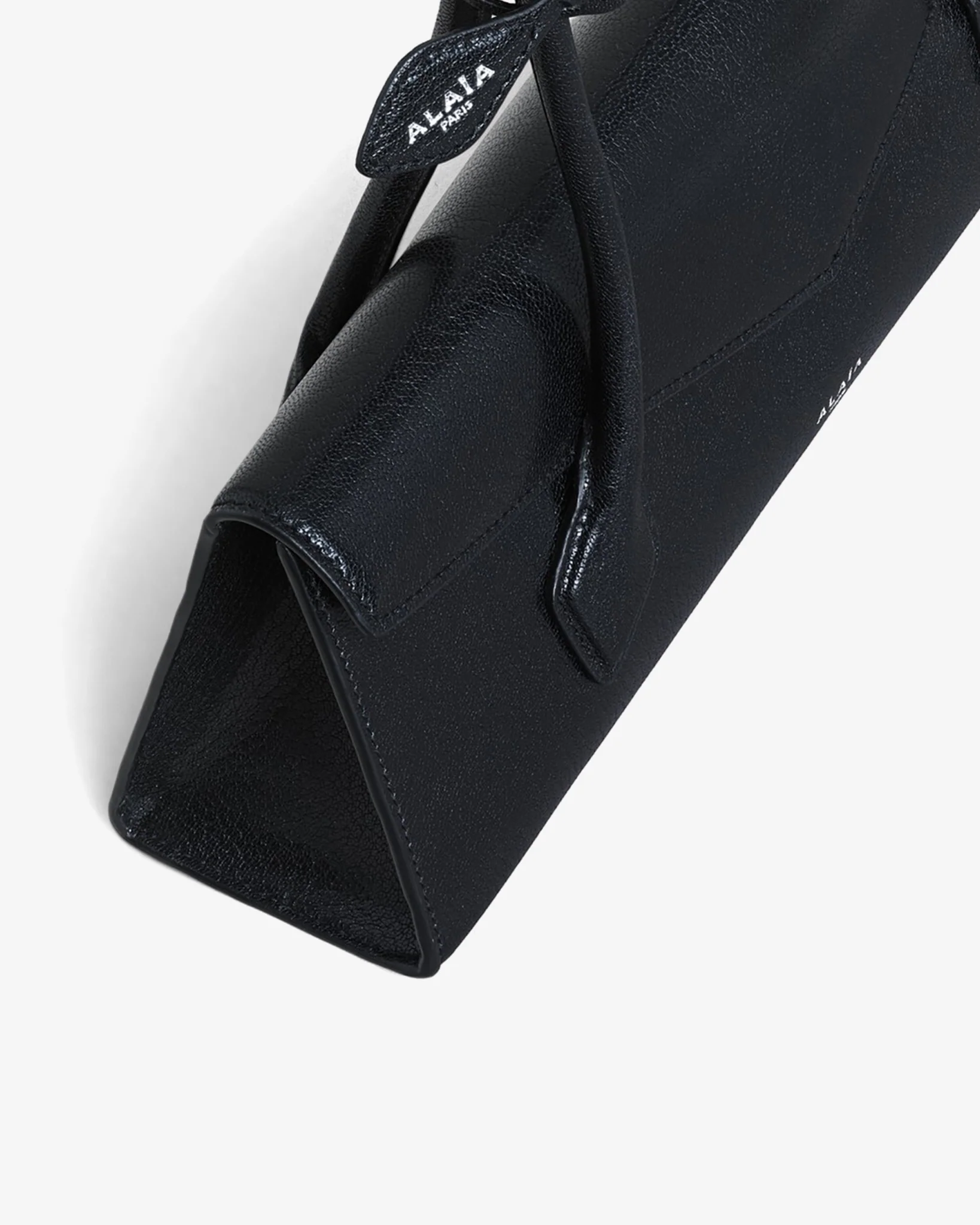 Le teckel flap medium leather bag