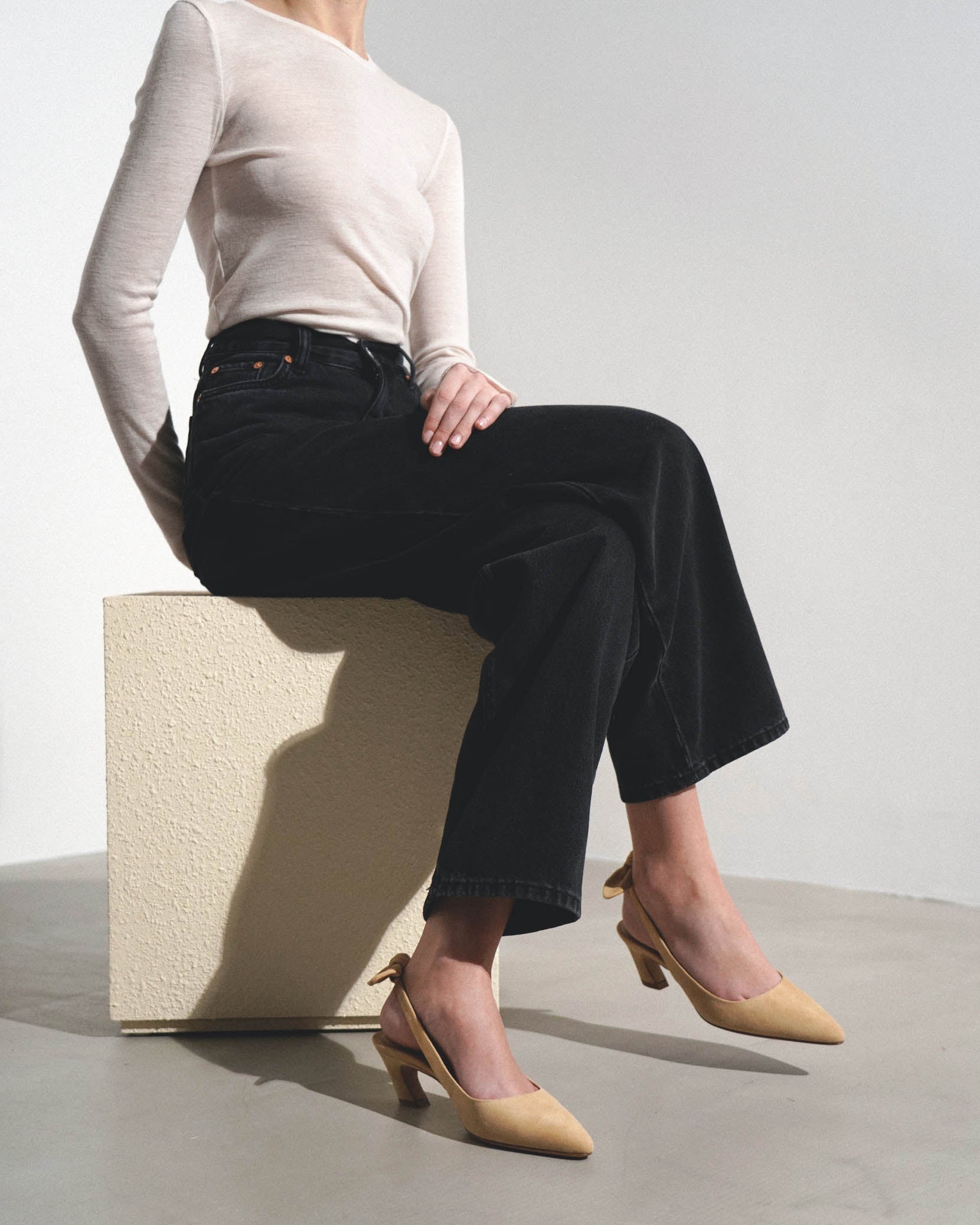 Oli beige suede slingback pumps