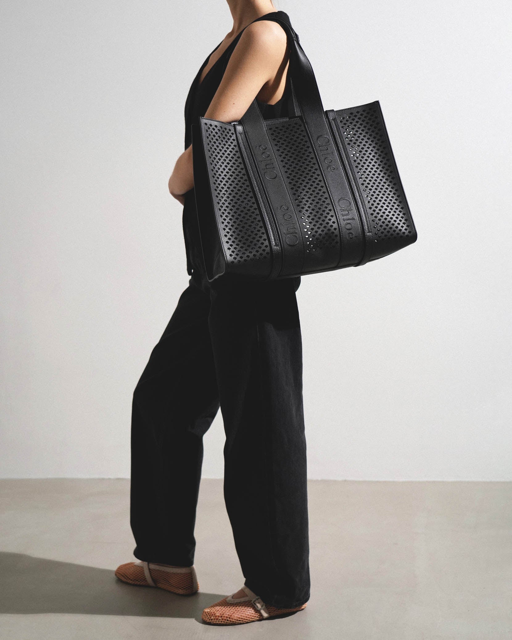 Woody large black leather bag