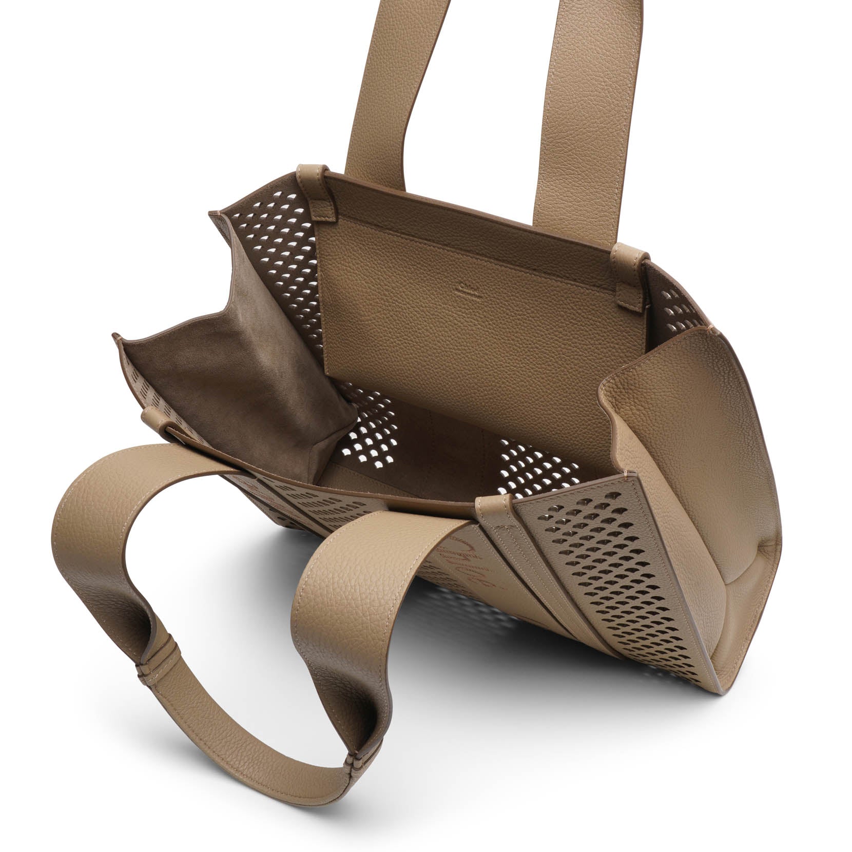 Woody medium brown leather bag