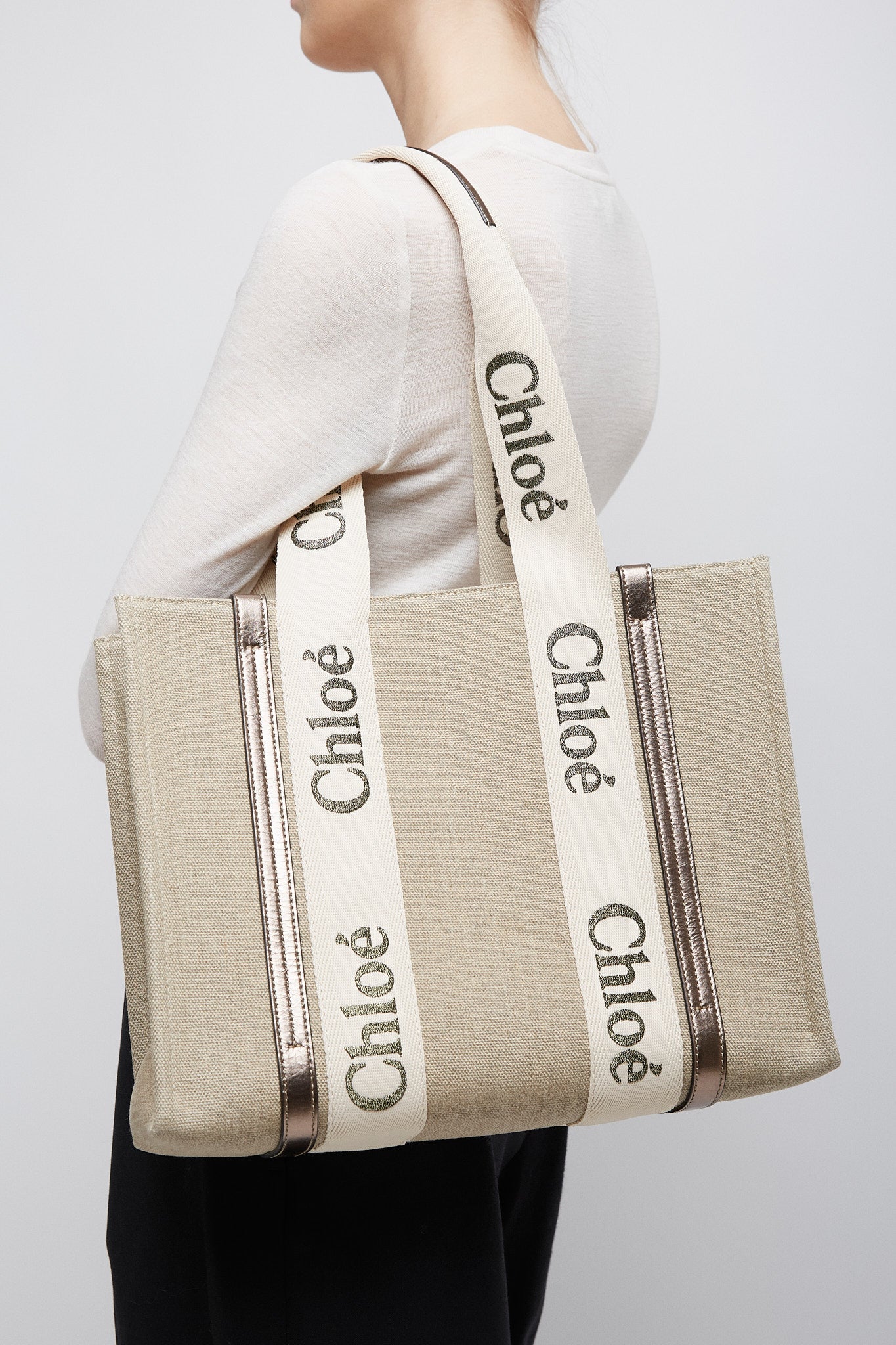 Woody medium shiny grey canvas bag