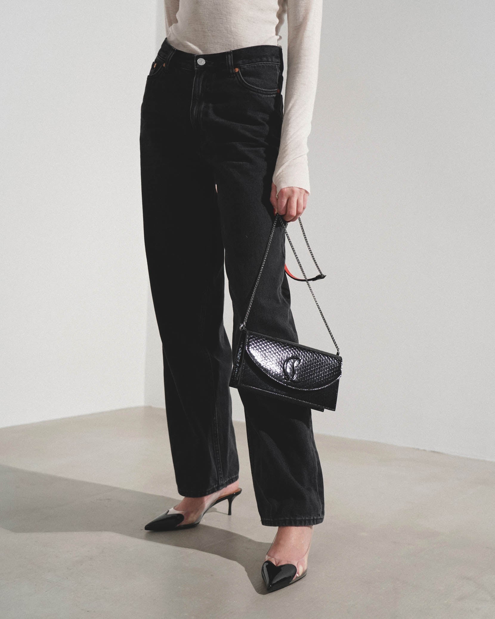 Loubi54 black patent clutch