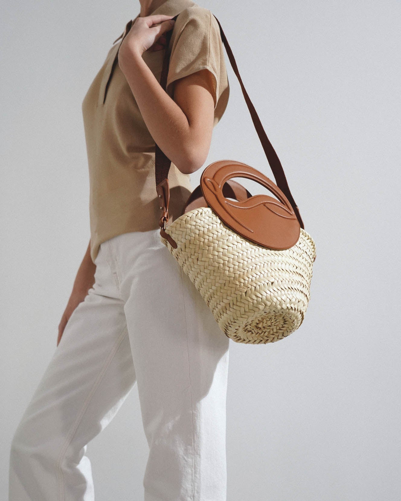 Biloumoon small brown raffia bag