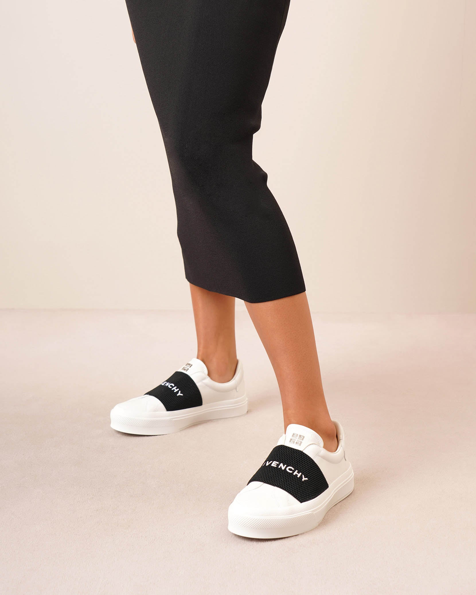 City sport white elastic sneakers