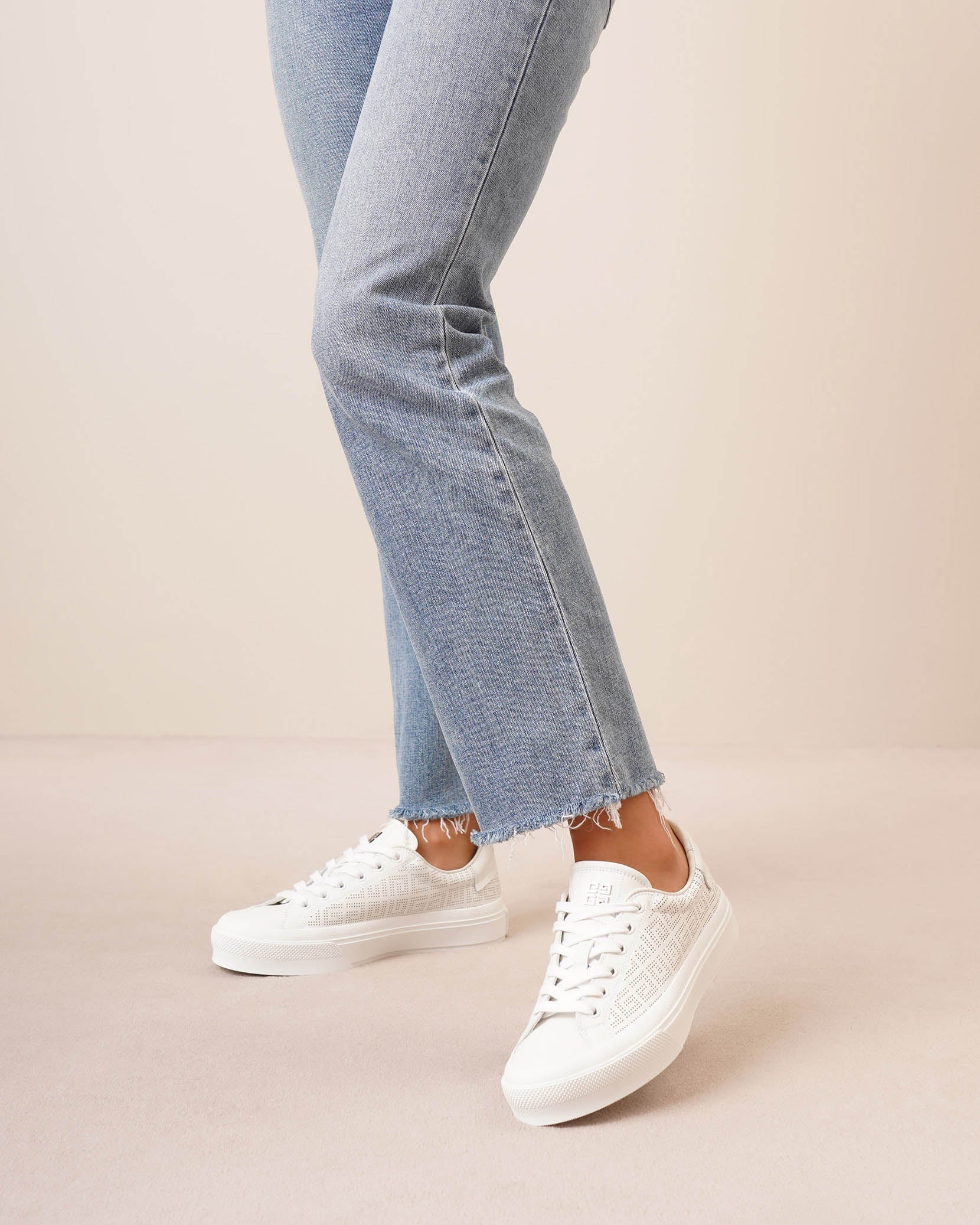 City sport white leather sneakers