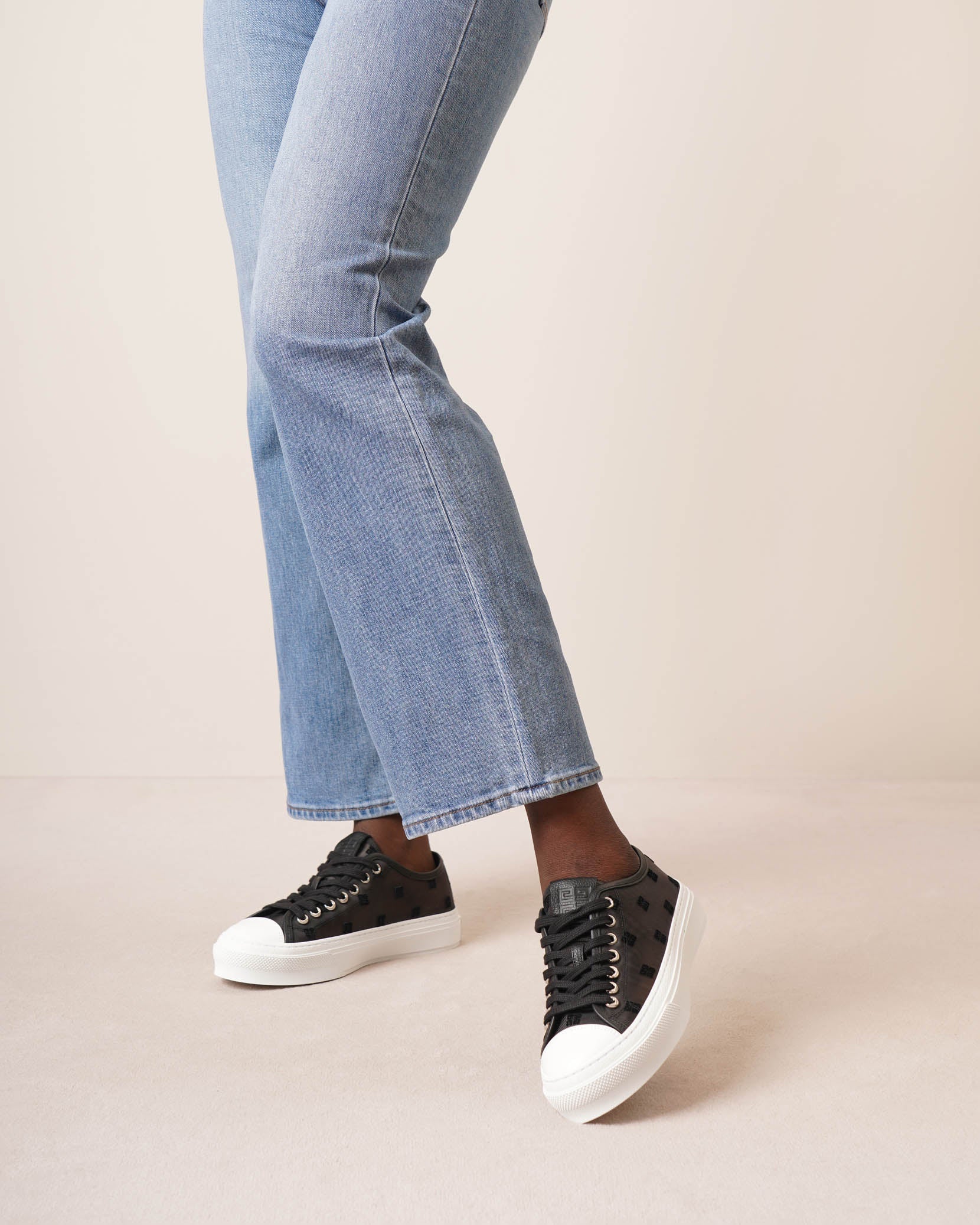City low black mesh sneakers