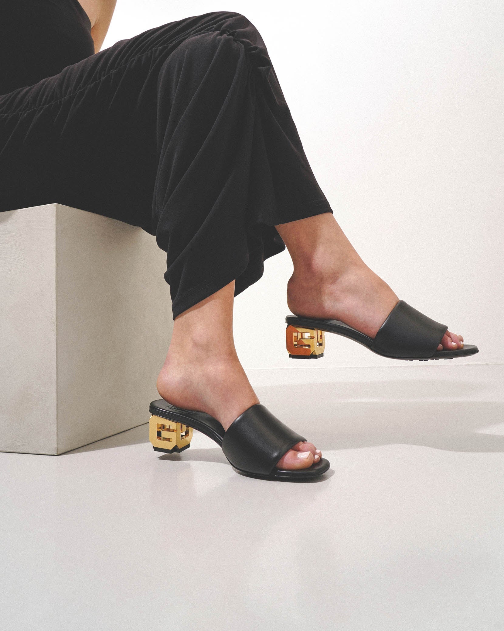 G Cube 45 black mule sandals