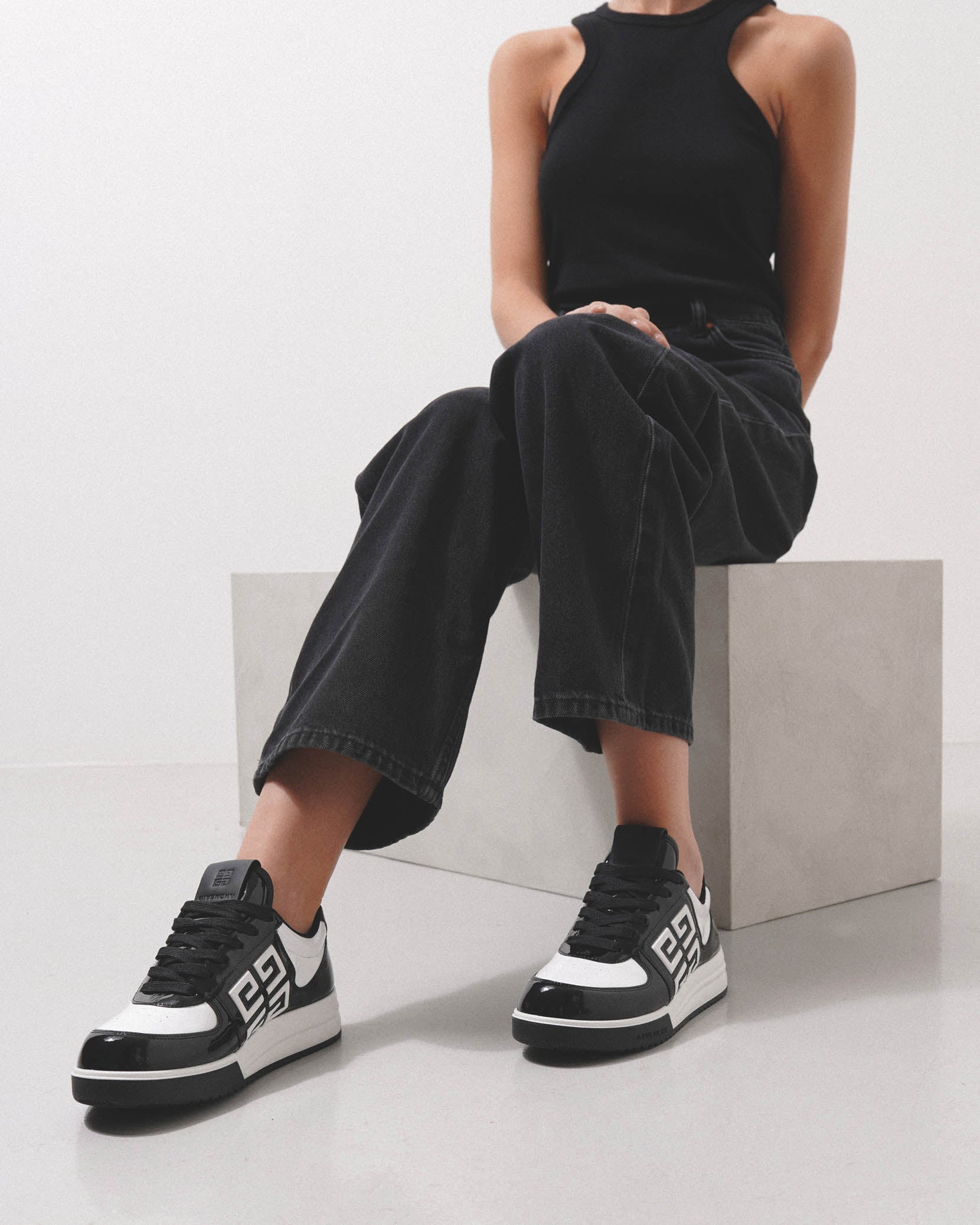 G4 low top white leather sneakers