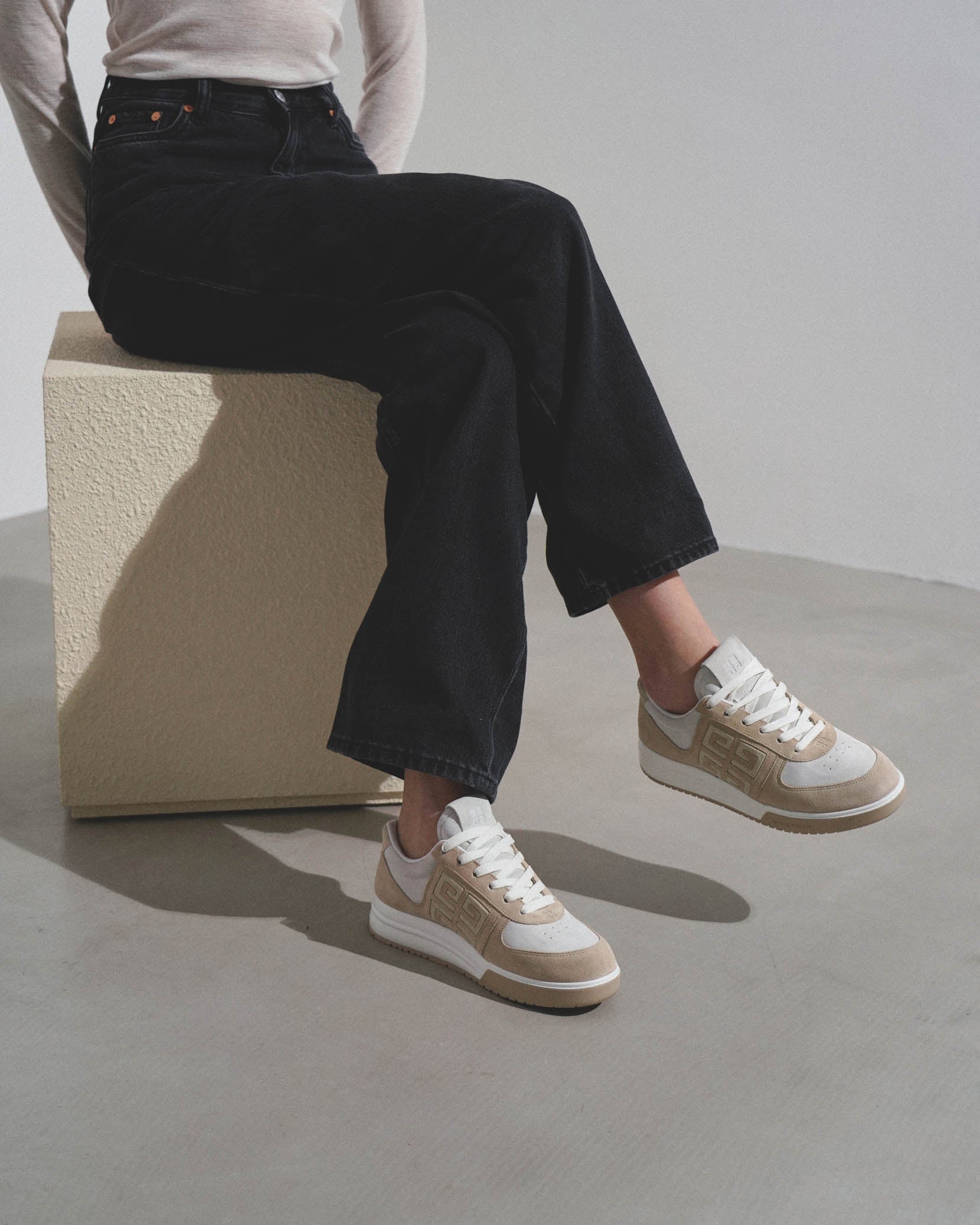 G4 low-top beige sneakers