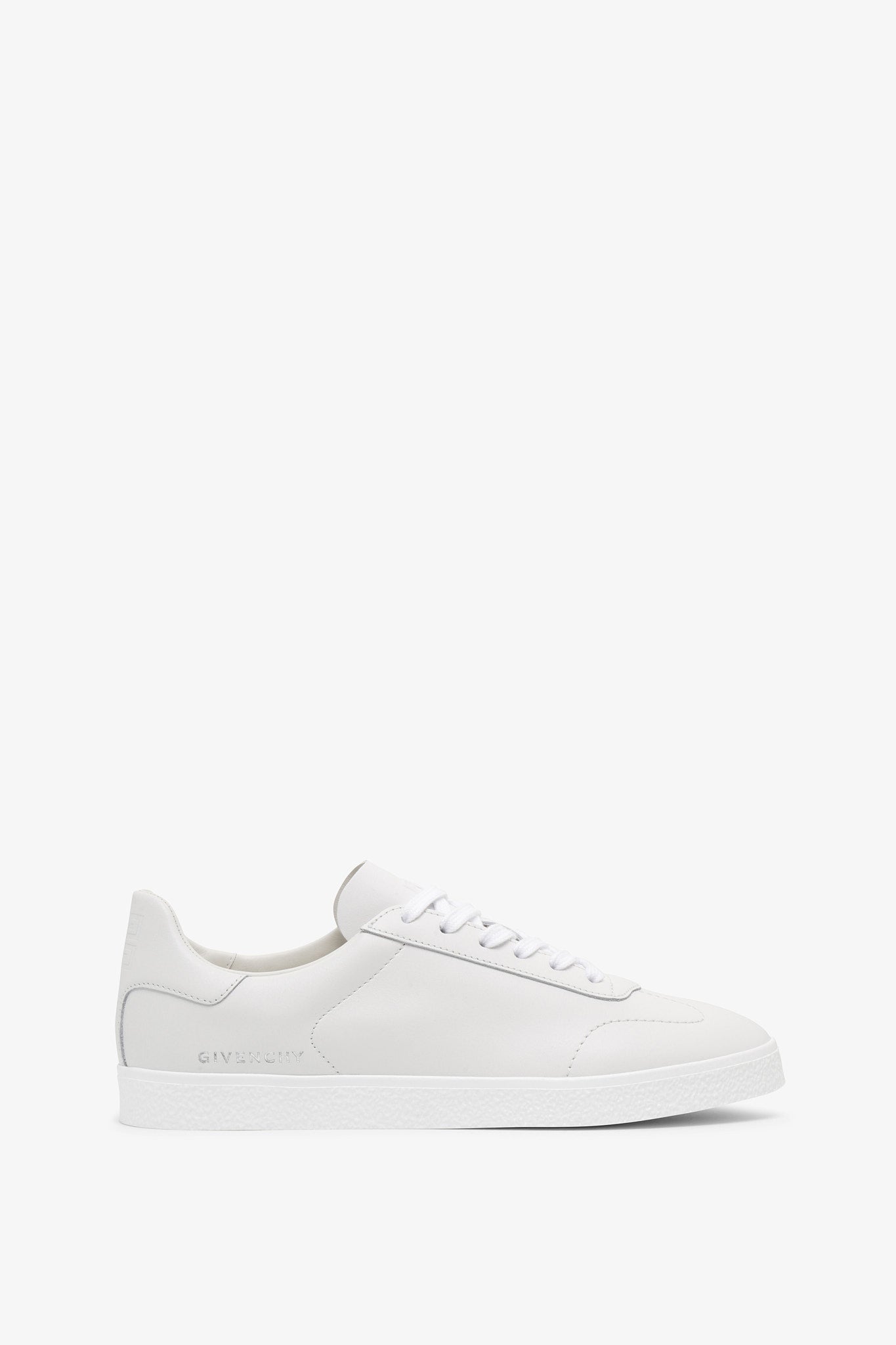 Town low-top white sneakers