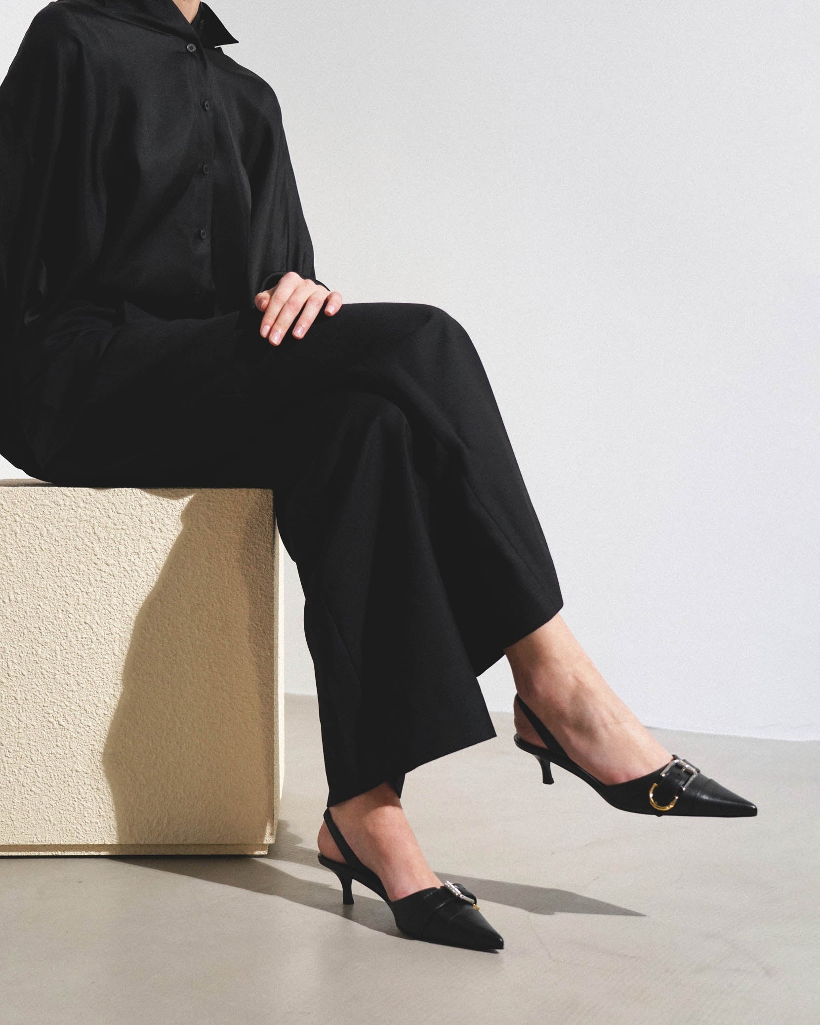 Voyou black slingbacks