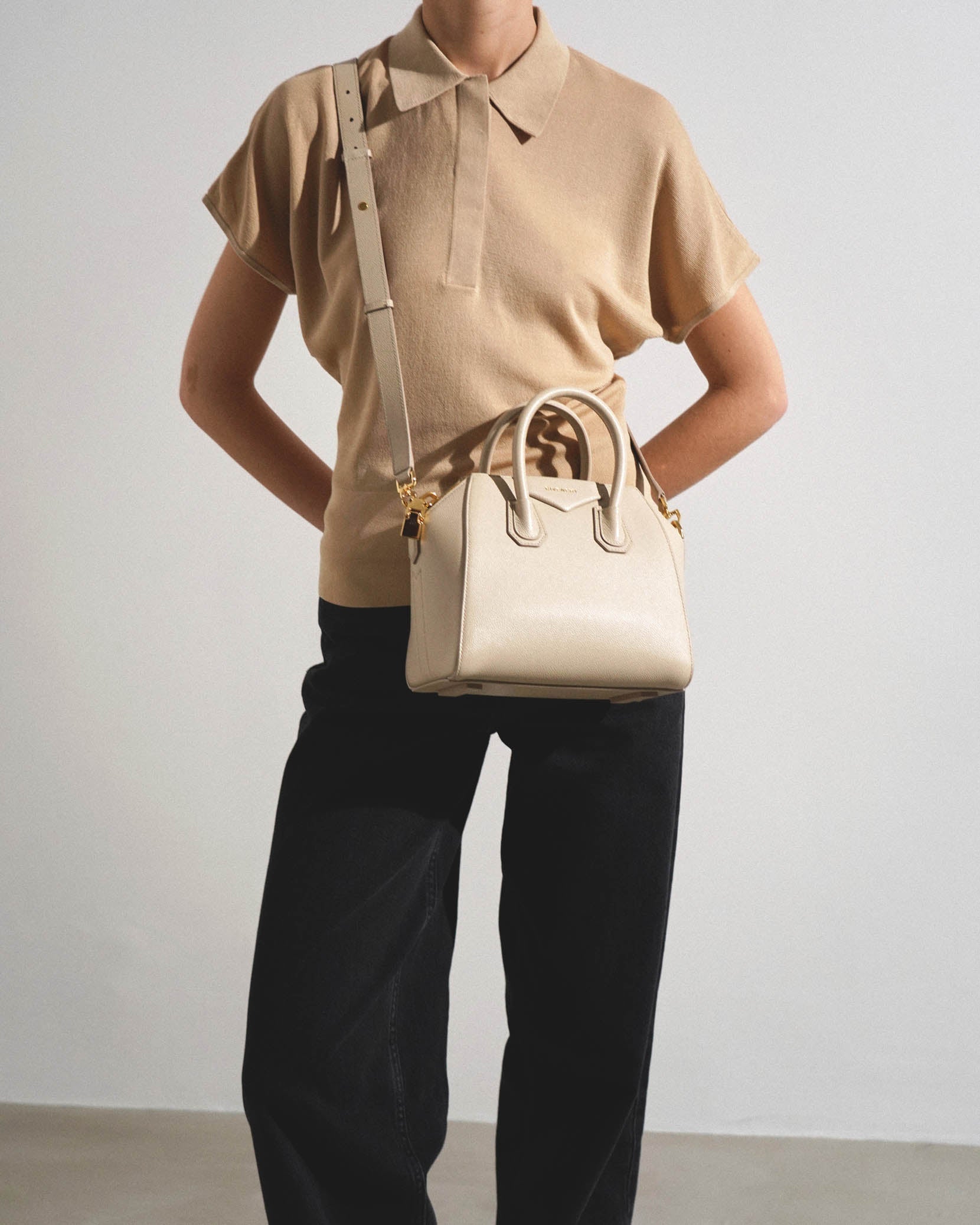 Antigona mini beige bag