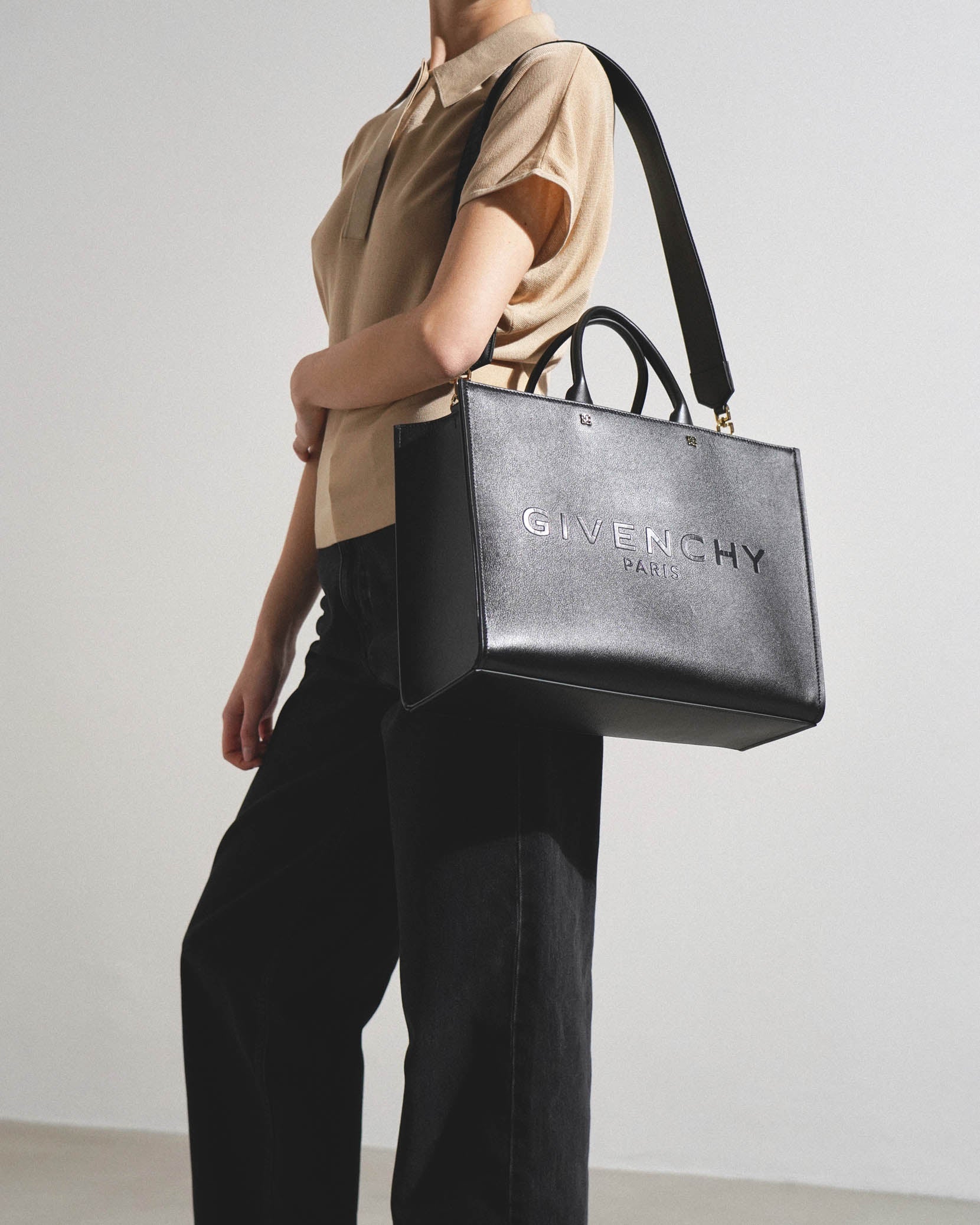 G tote medium black bag