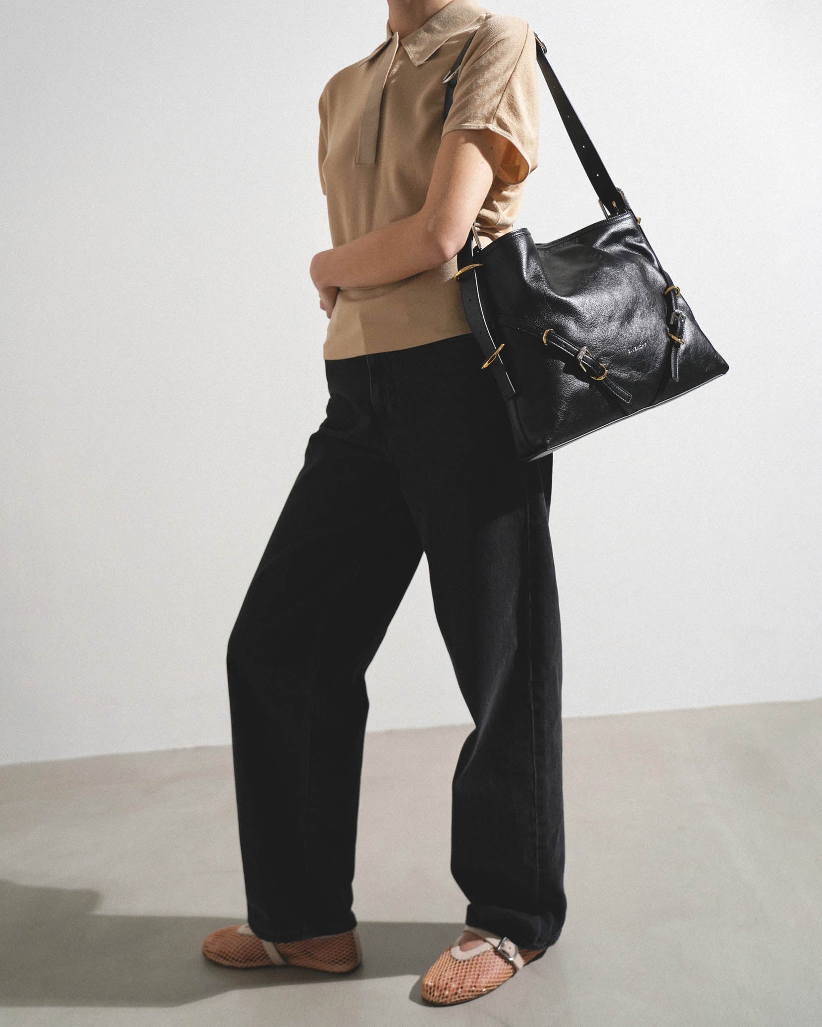 Voyou medium black shoulder bag