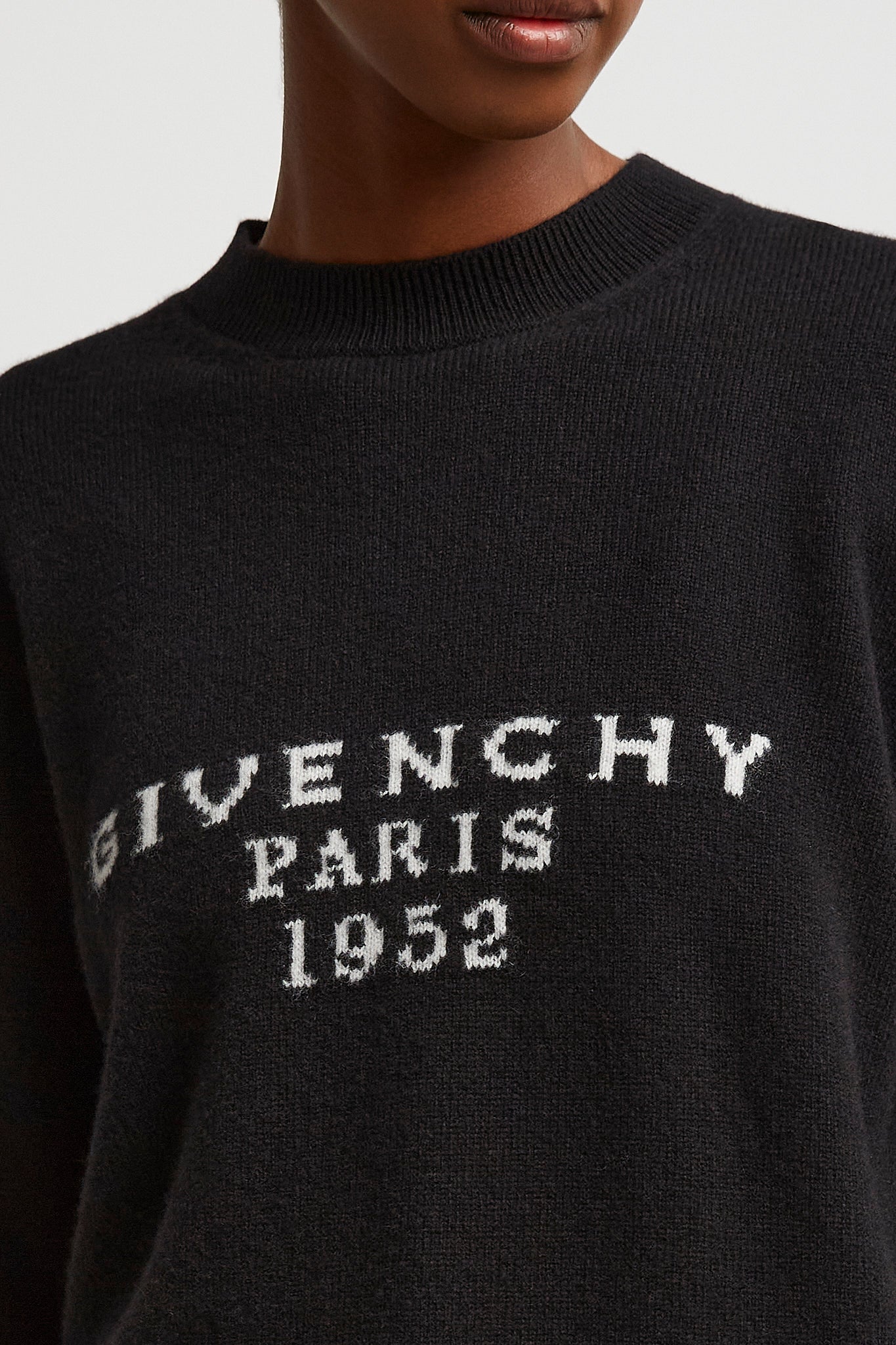 Crew neck black sweater