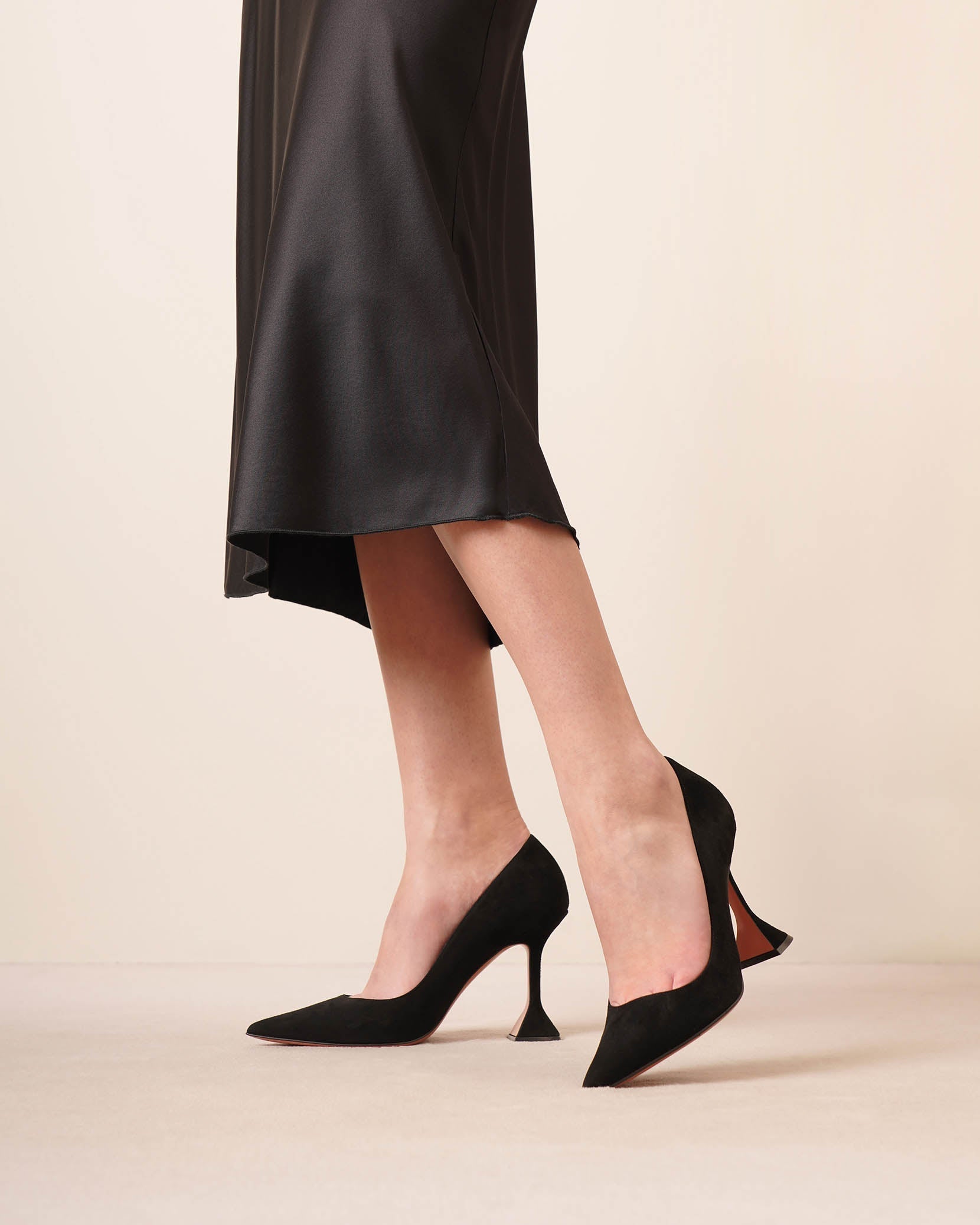 Ami 95 black suede pumps
