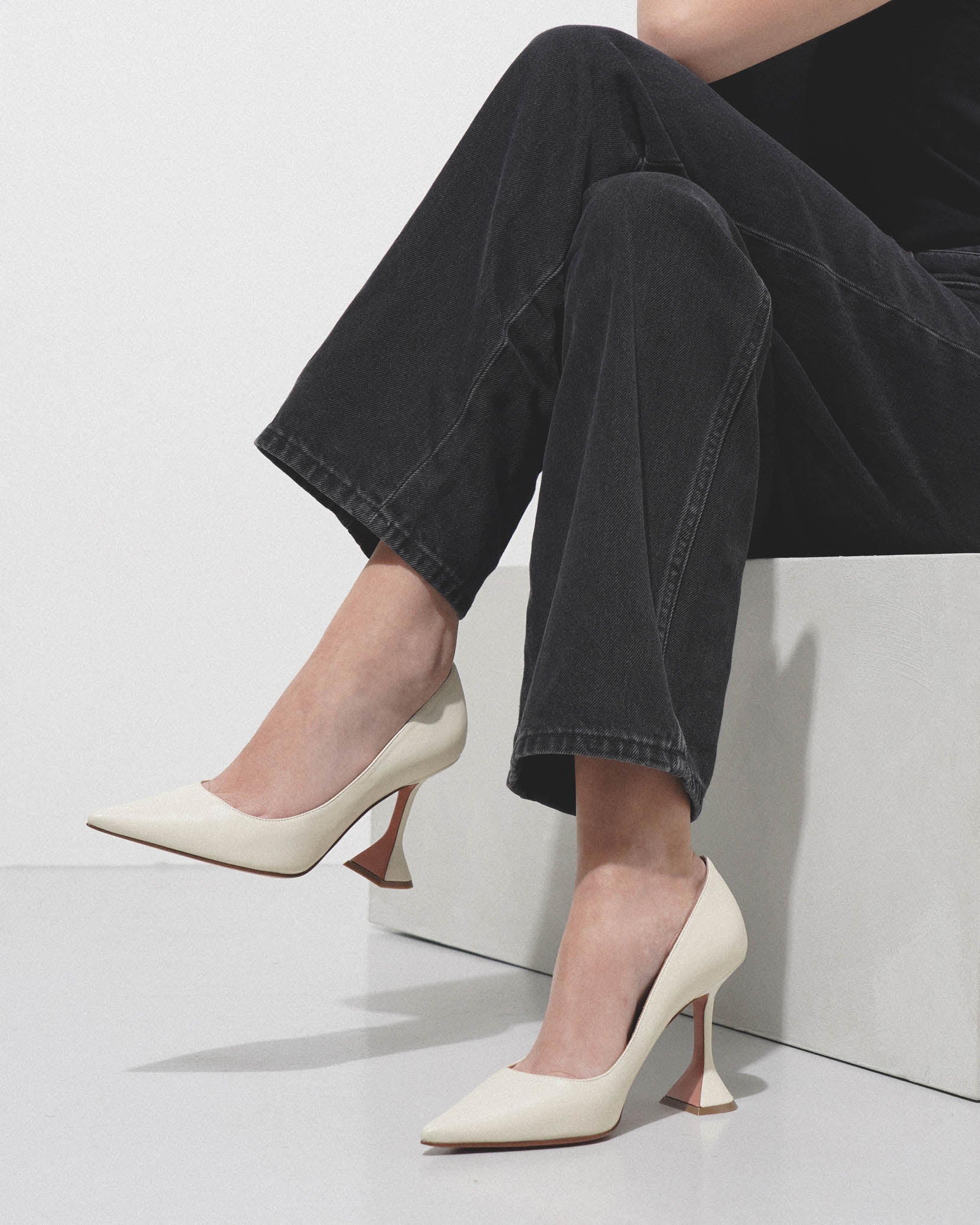 Ami pump 95 ivory leather pumps