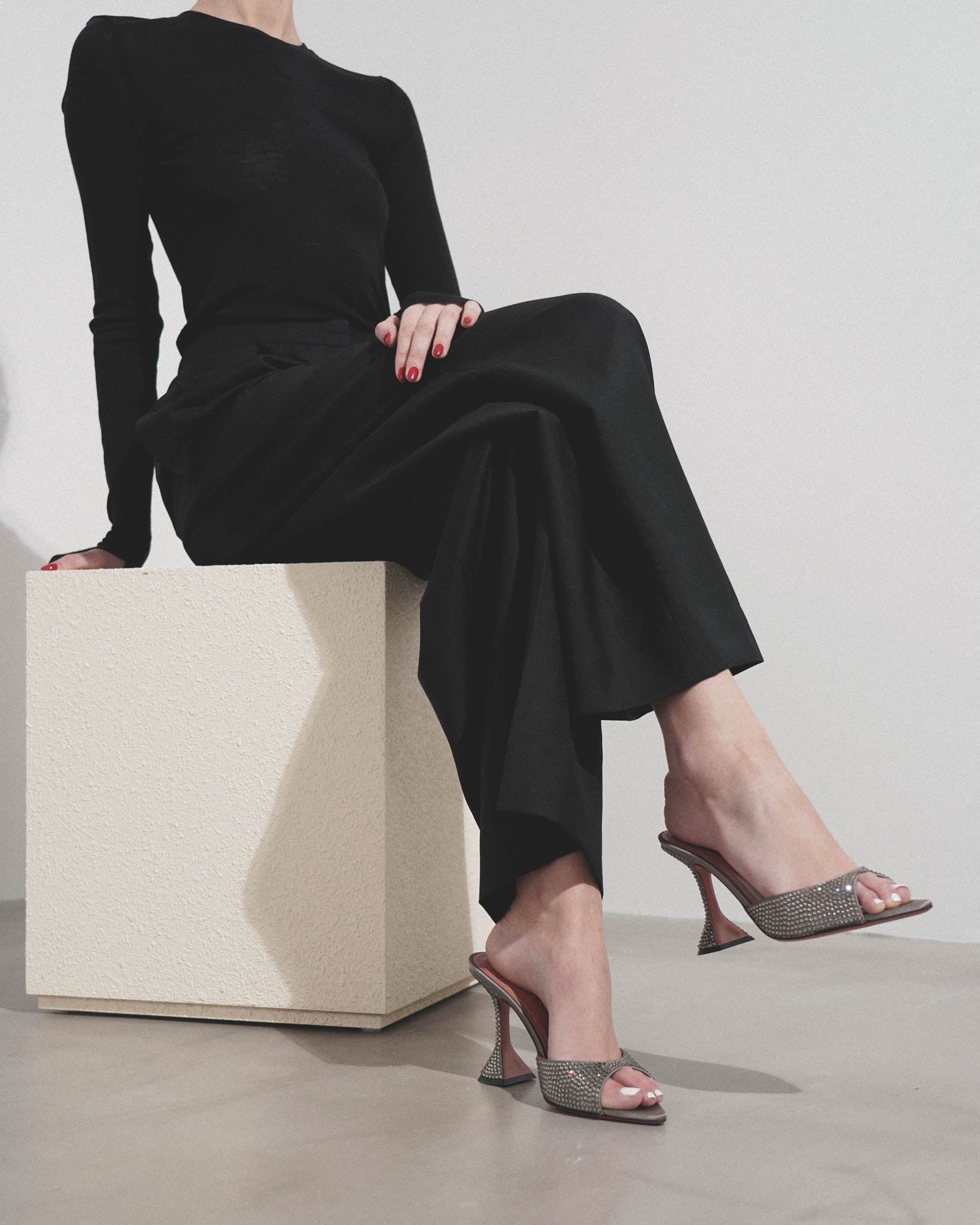 Caroline 95 slipper dark grey crystal mules