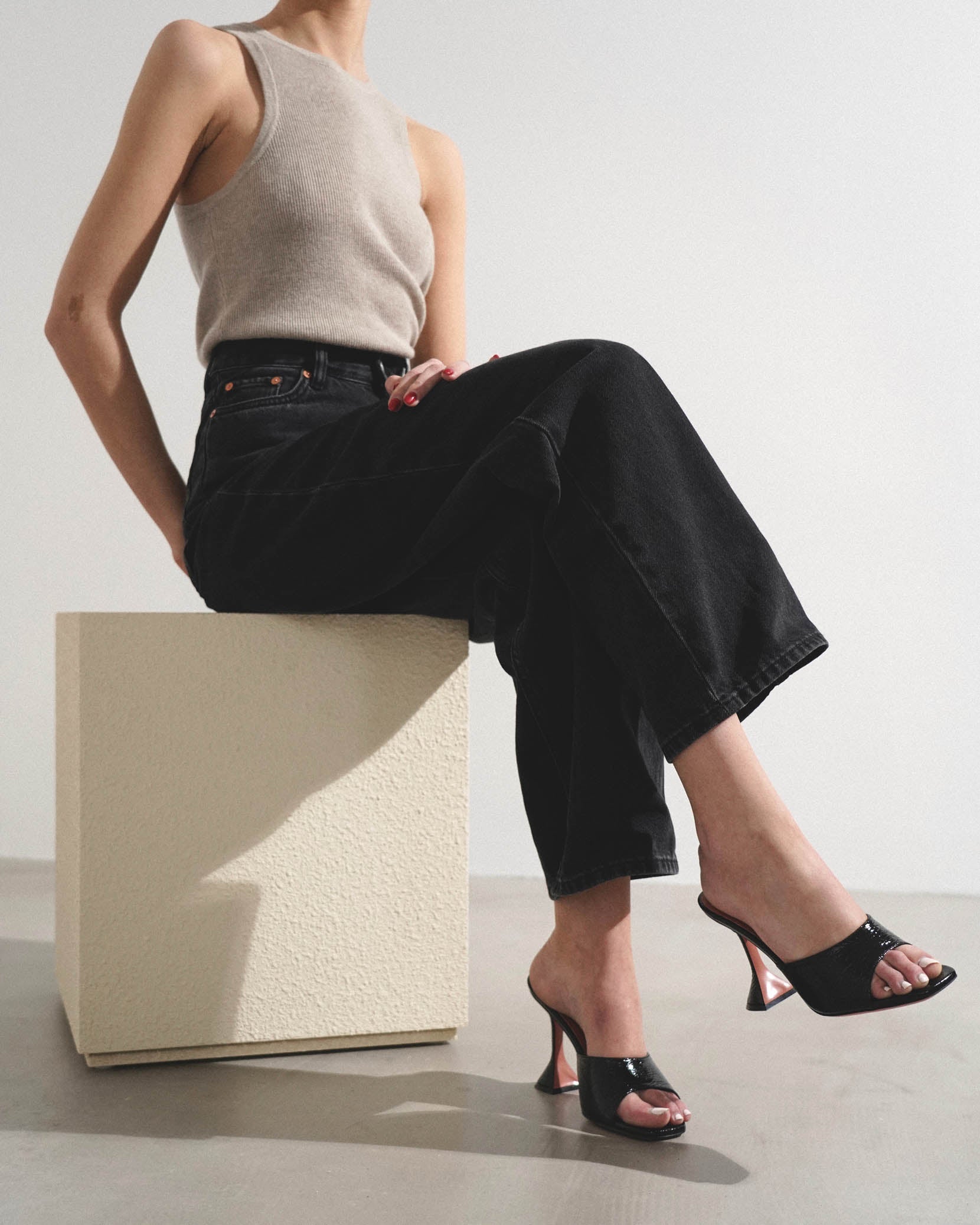 Lupita 95 black leather mules
