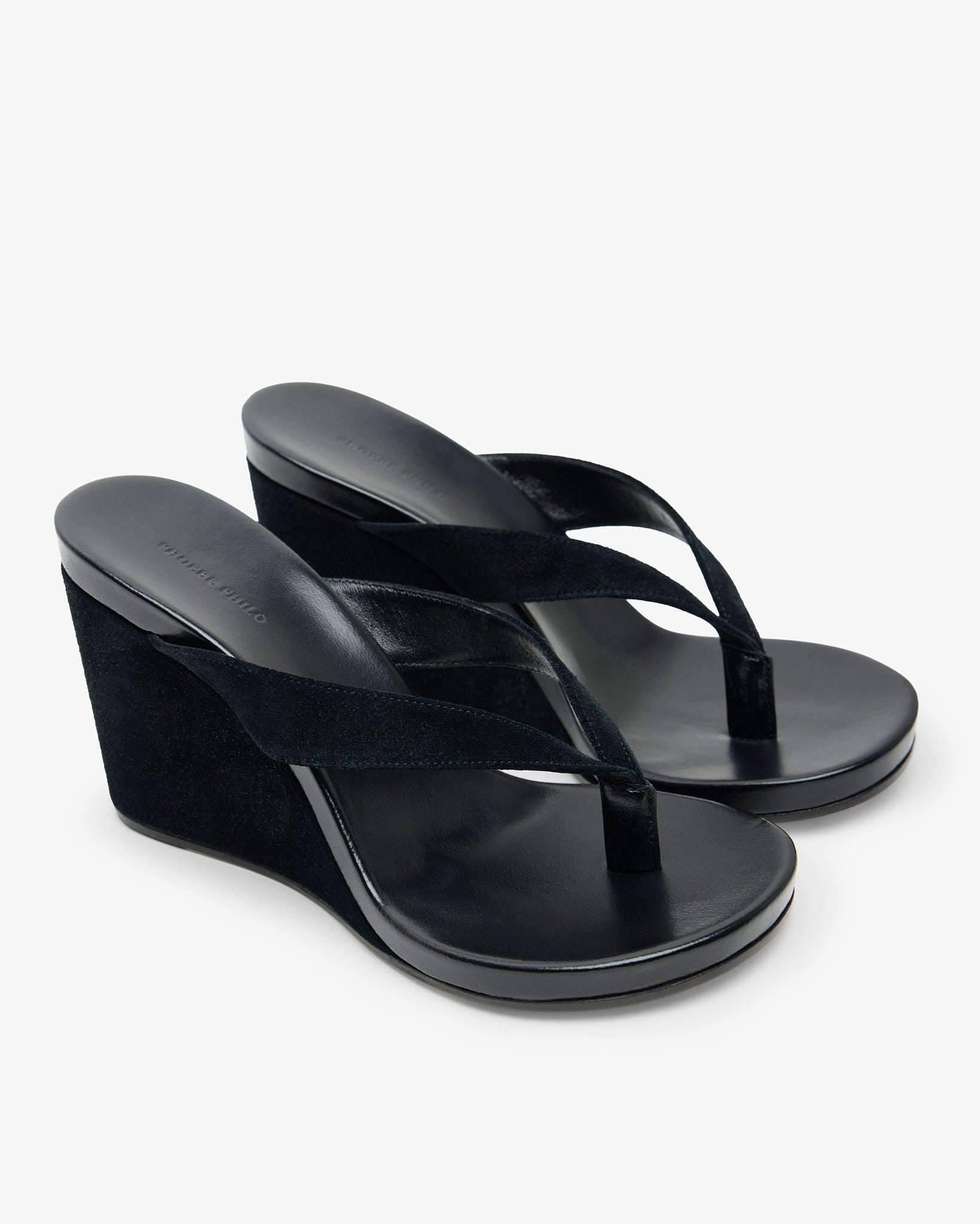 Round black wedges