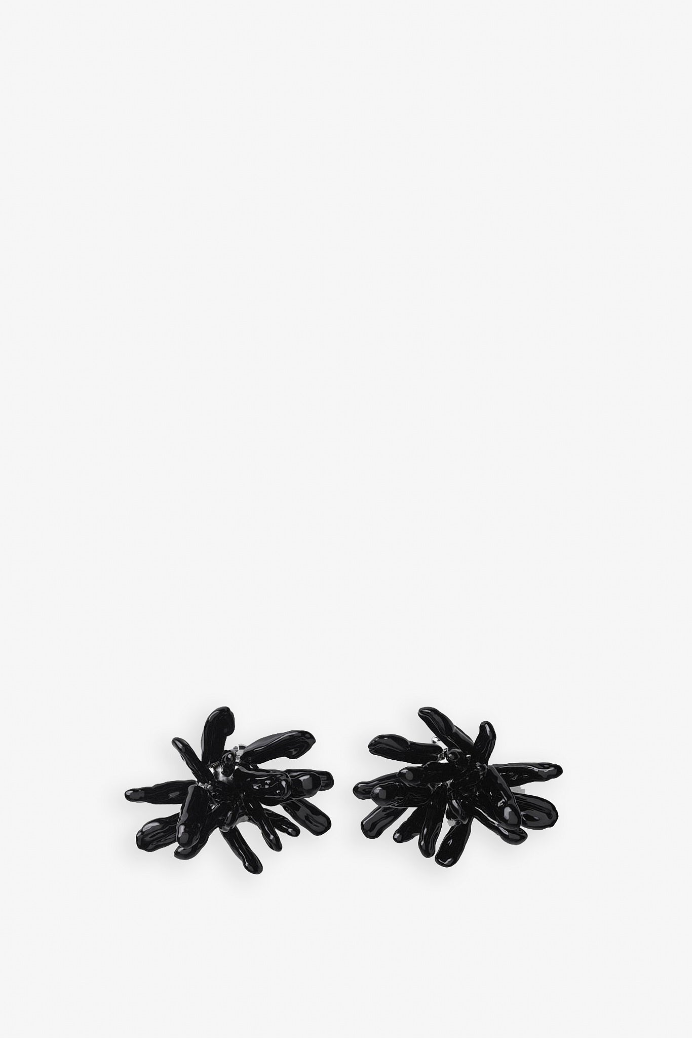 Cluster pearl black earrings