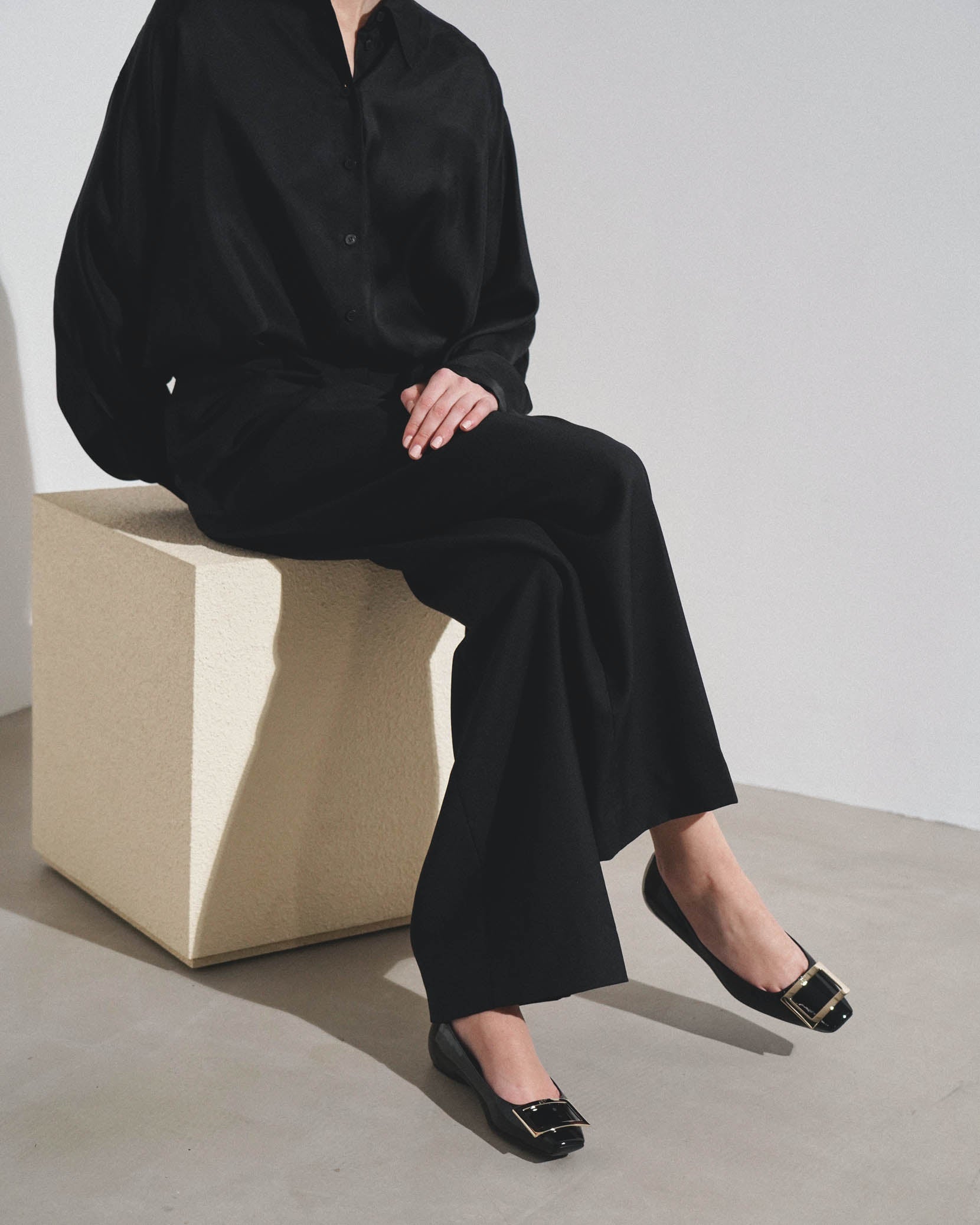 Trompette metal buckle black patent ballerinas