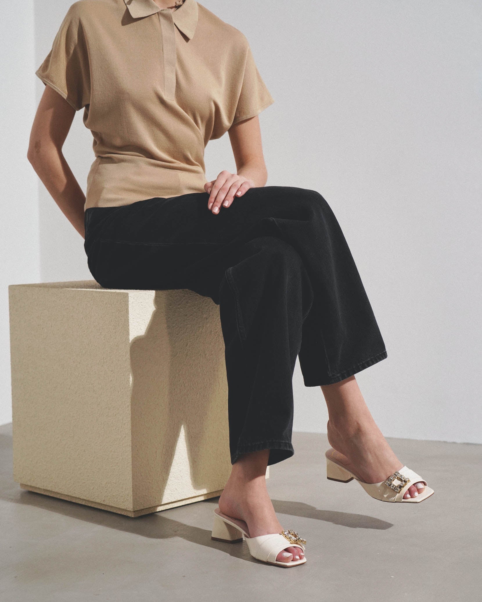 Tres Vivier white patent mules