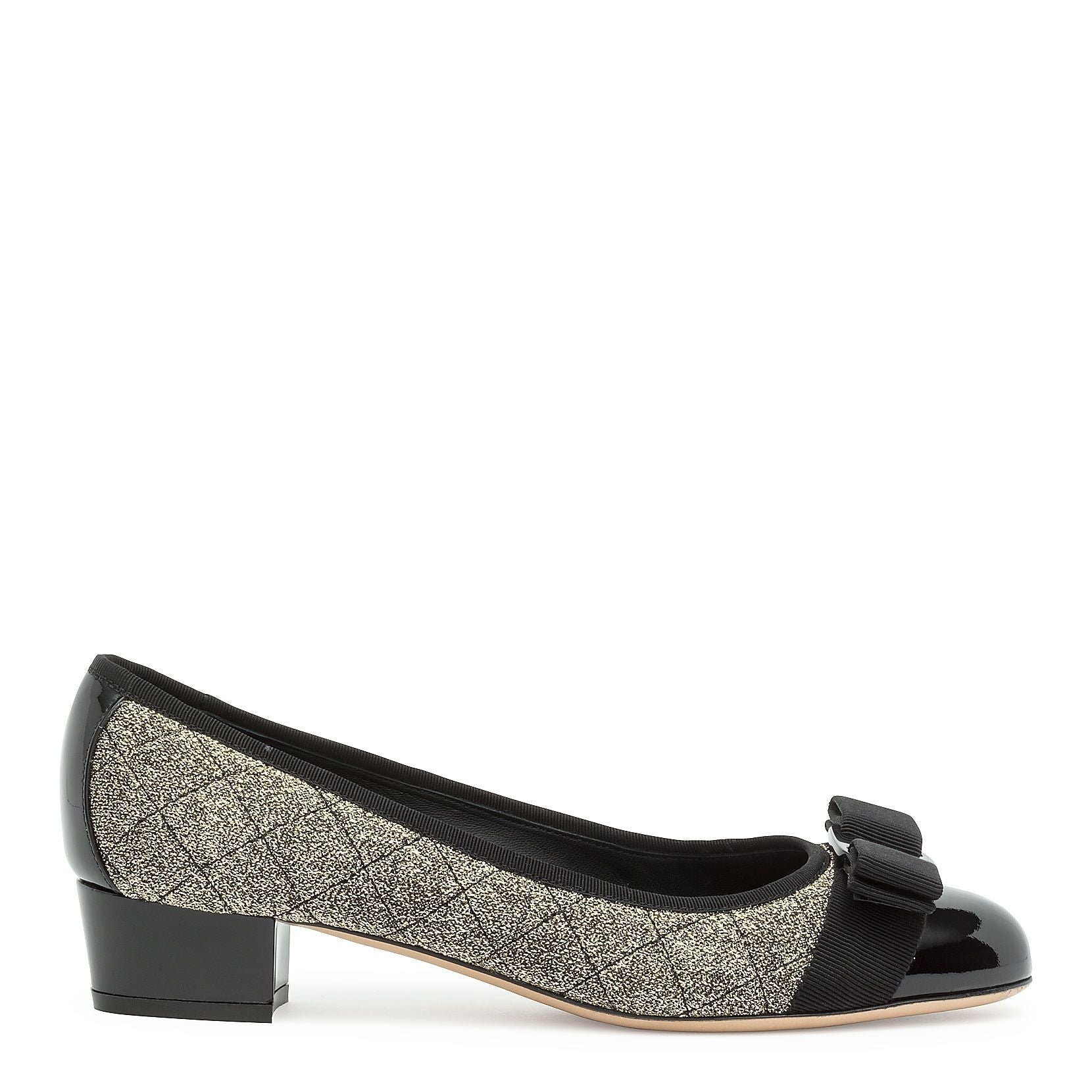 Vara quilted golden fabric black patent pumps