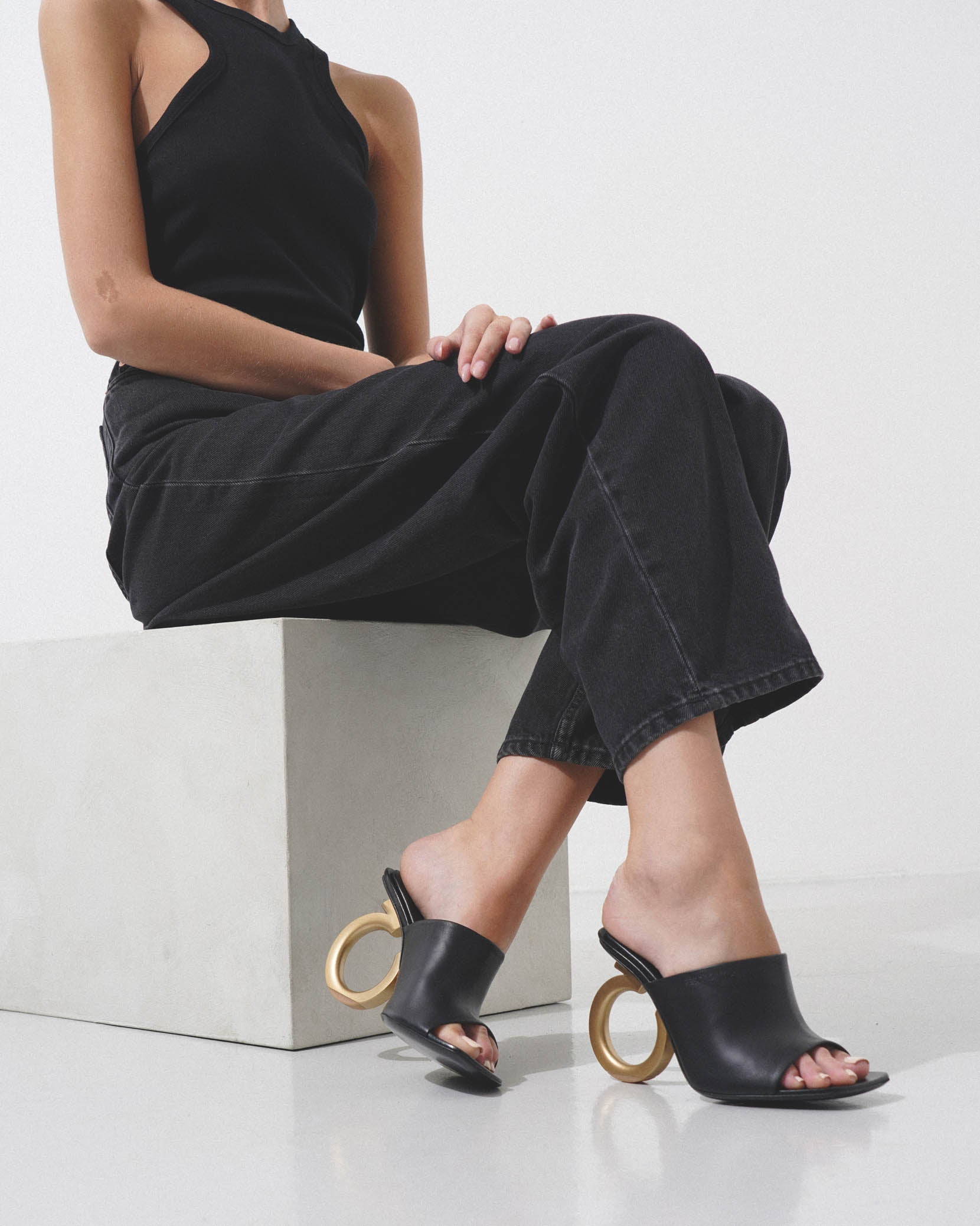 Astro 105 gancio black mules