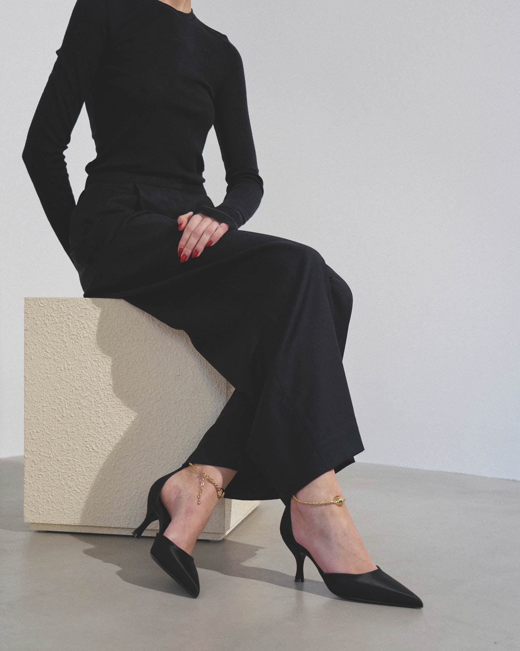 Dana 70 black leather pumps