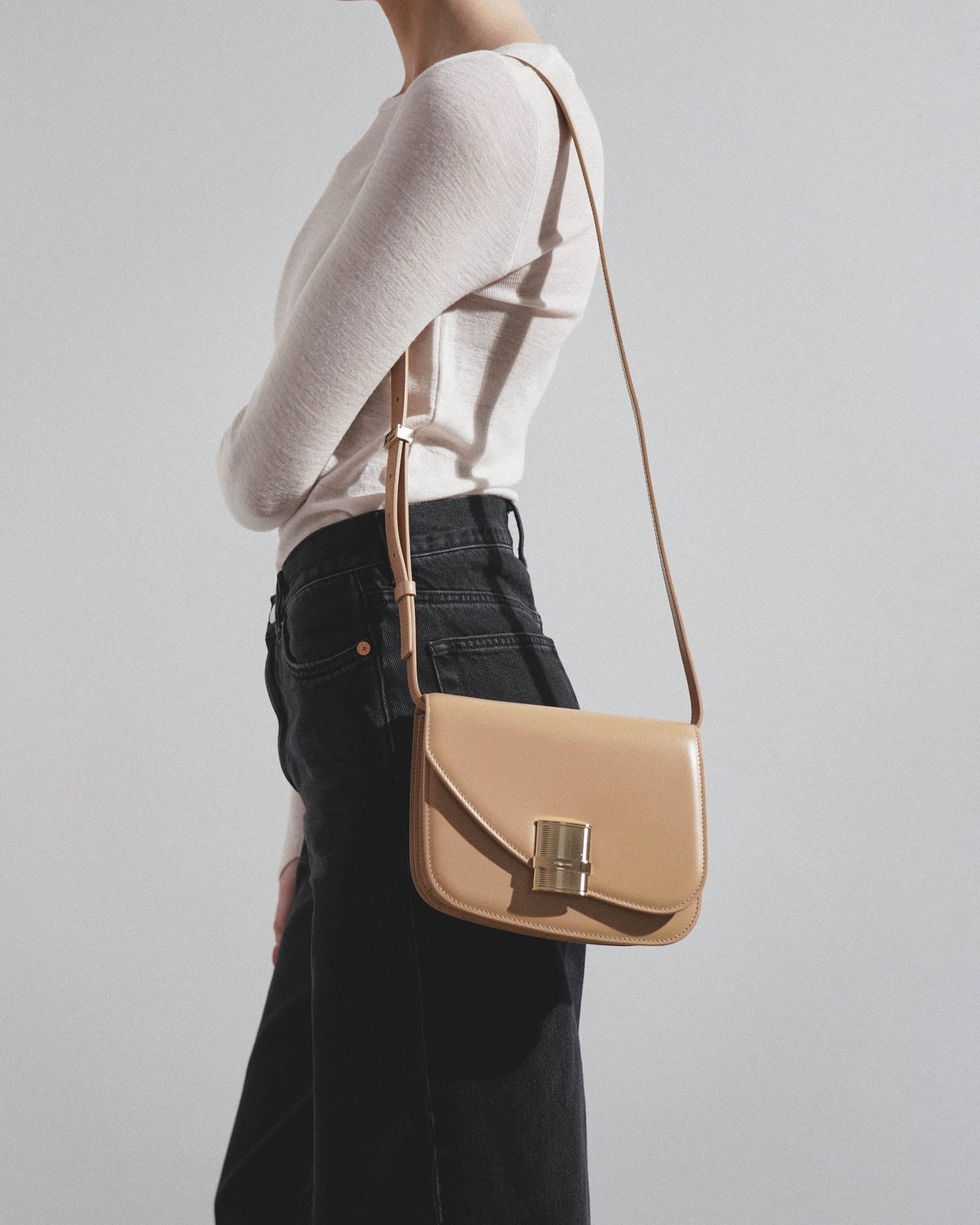 Oyster small light camel bag
