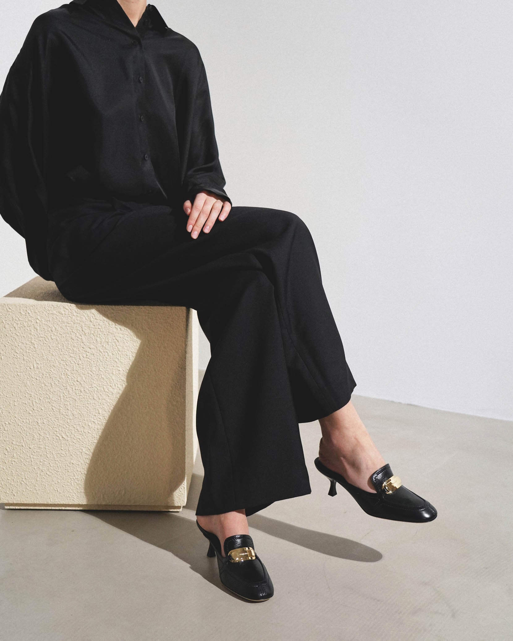 Elodye black leather mules