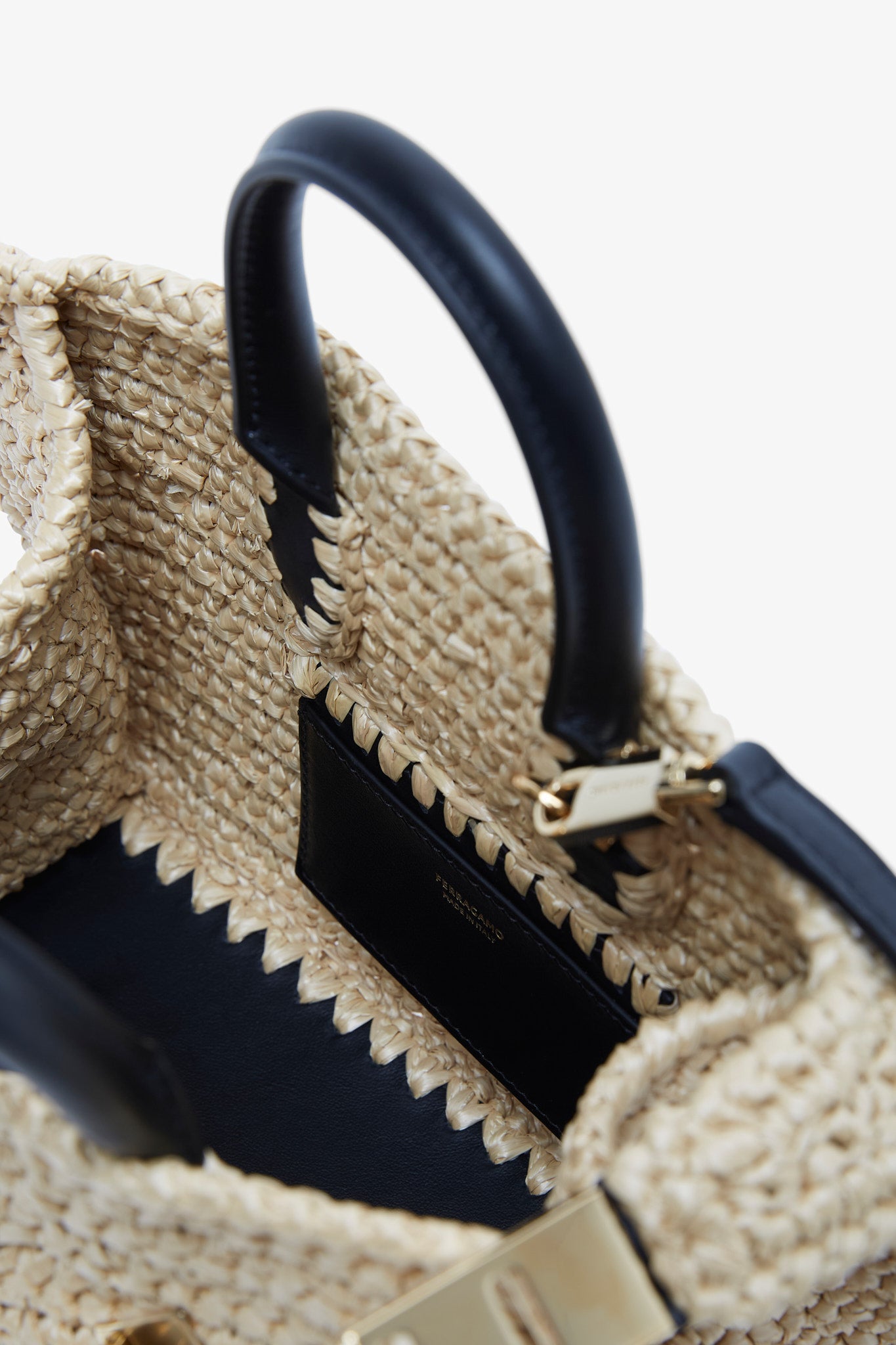 Hug mini crochet bag