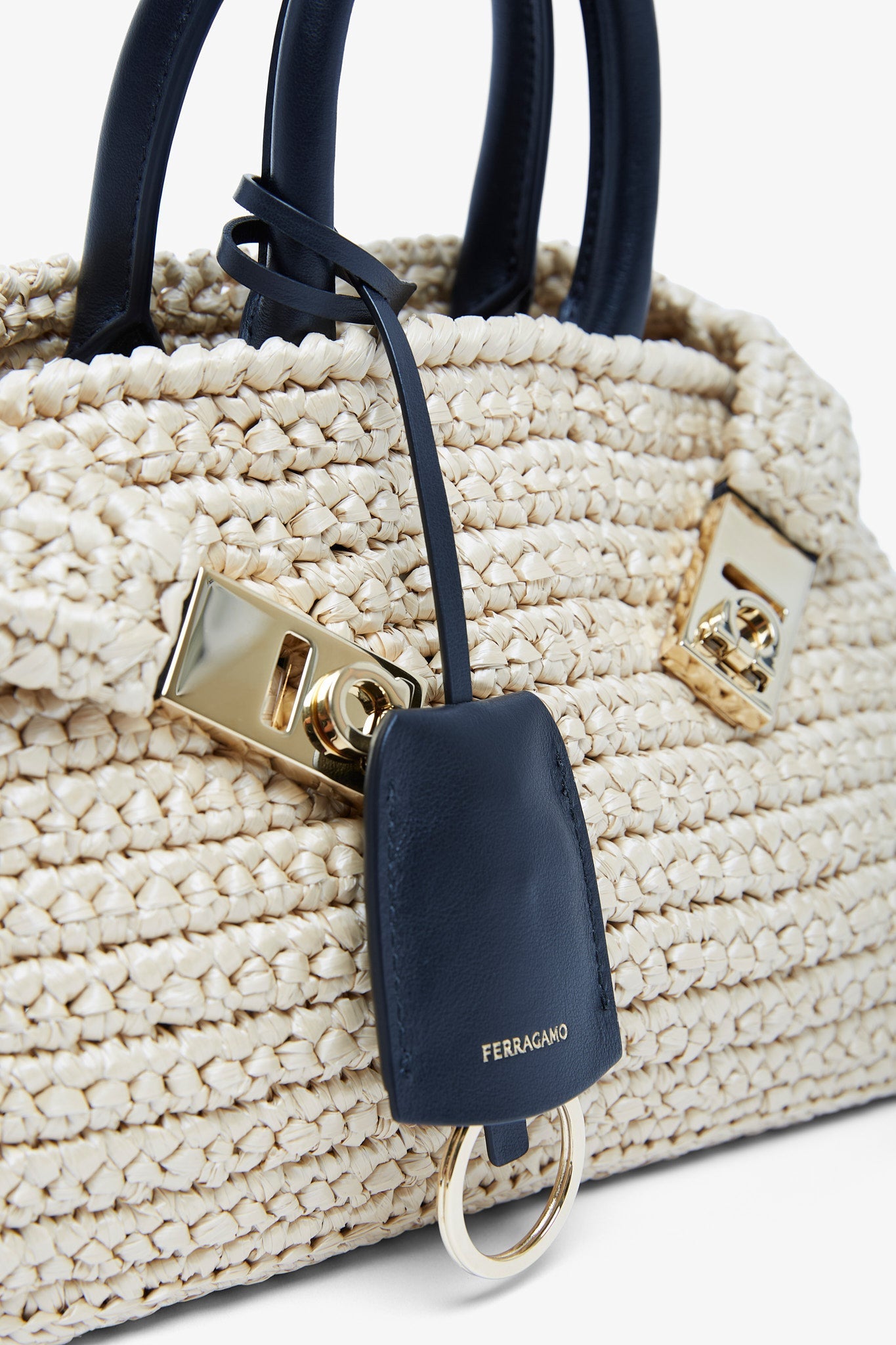 Hug mini crochet bag